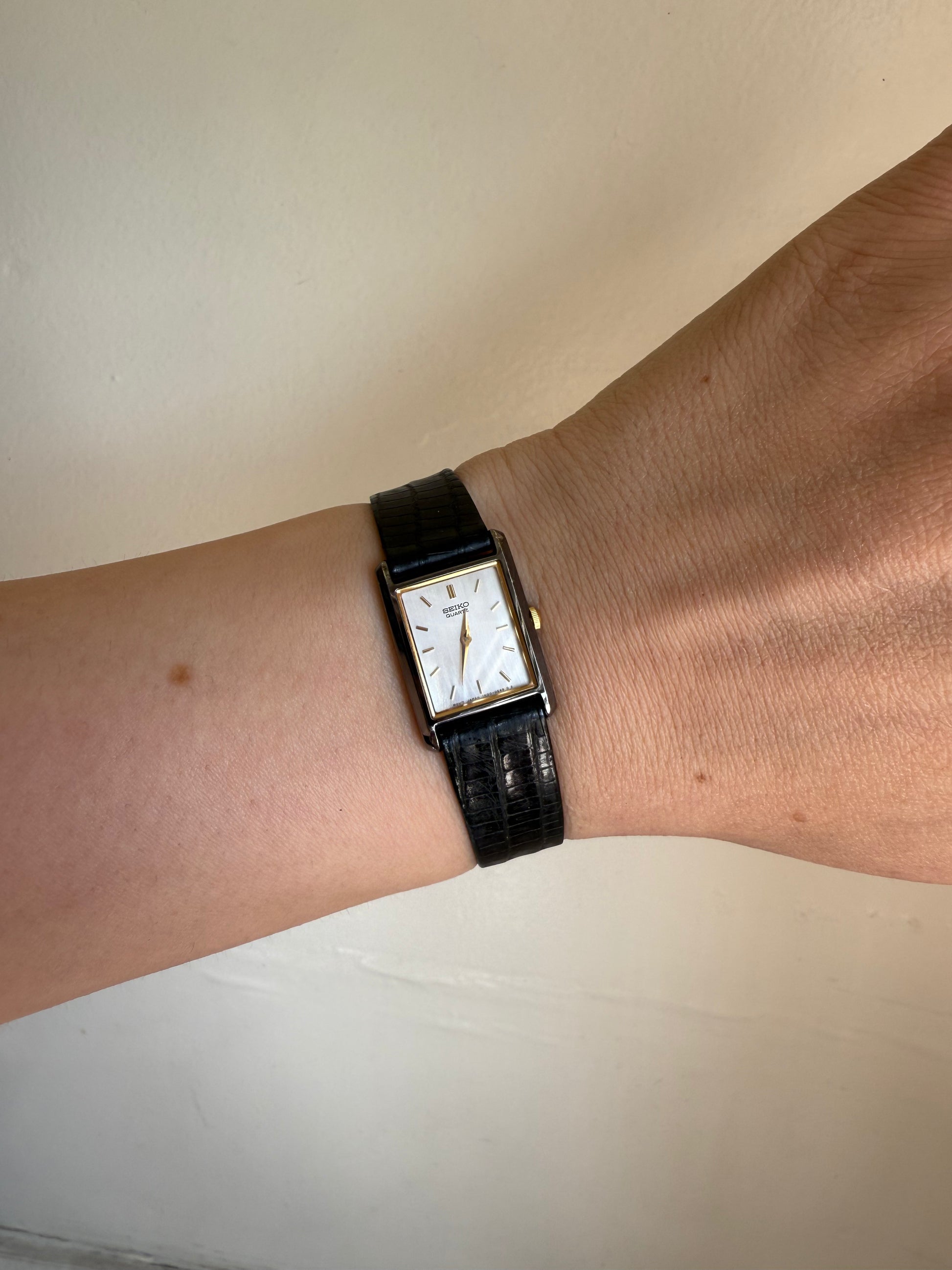 Seiko Quartz Vintage Mother of Pearl Dial/Gunmetal Tone Bezel Tank Watch