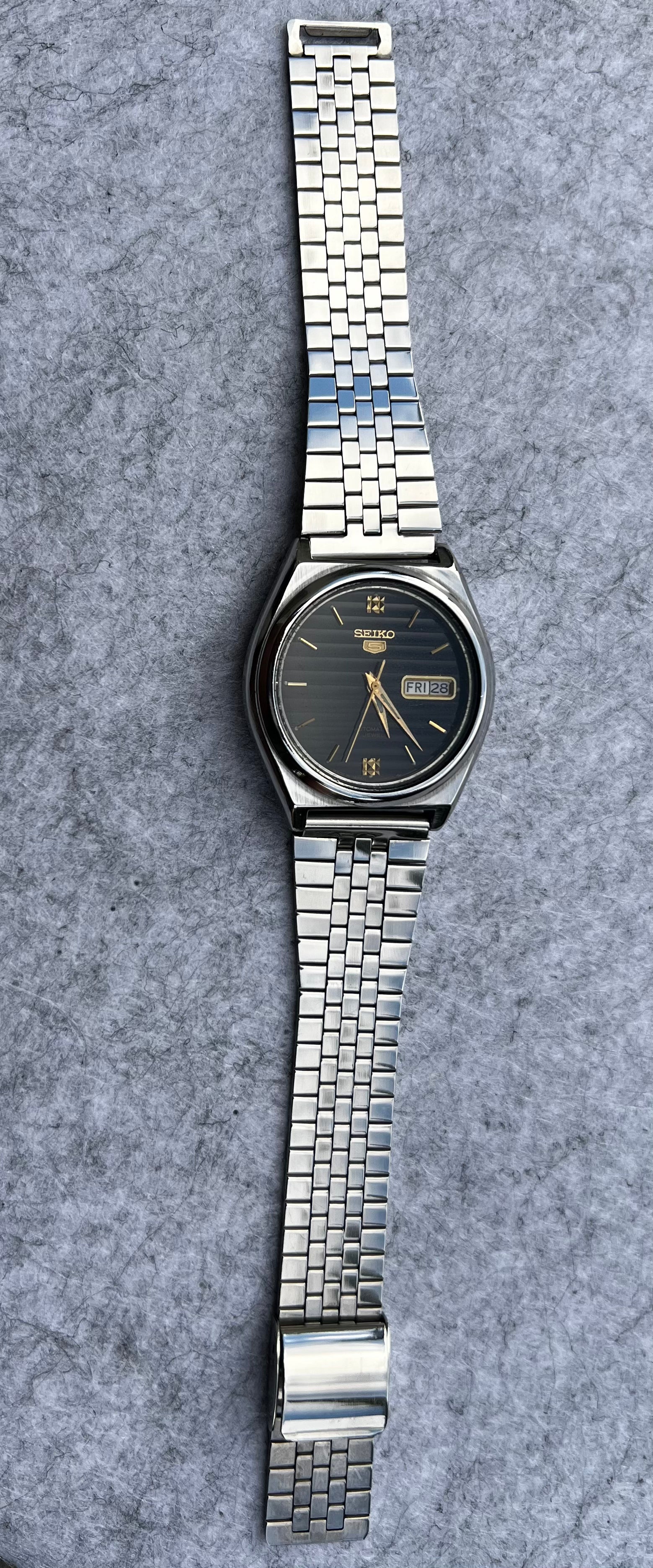 Seiko 5 Vintage Day Date Automatic Watch