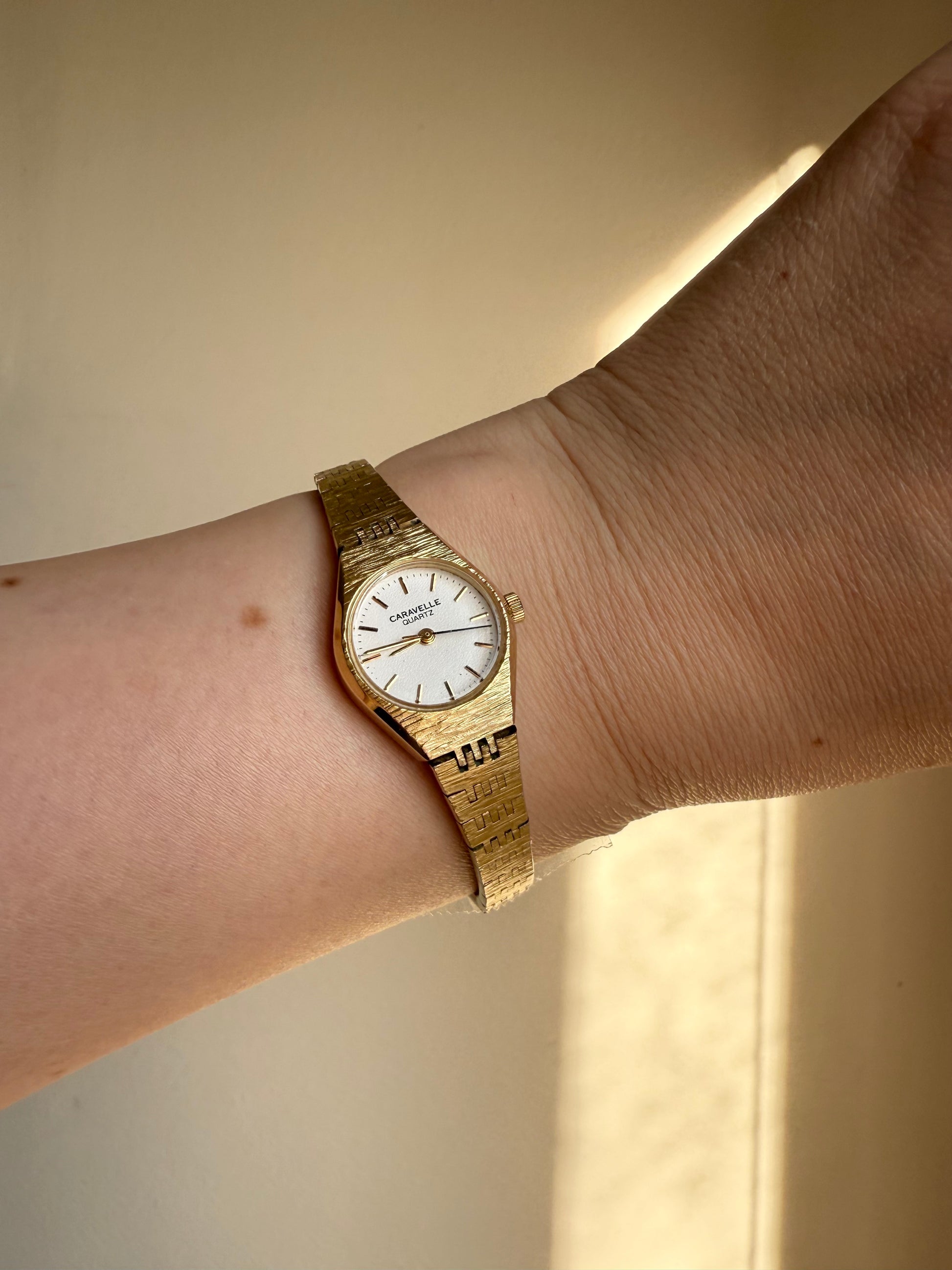 Caravelle by BULOVA 1986 Gold Tone Quartz Watch