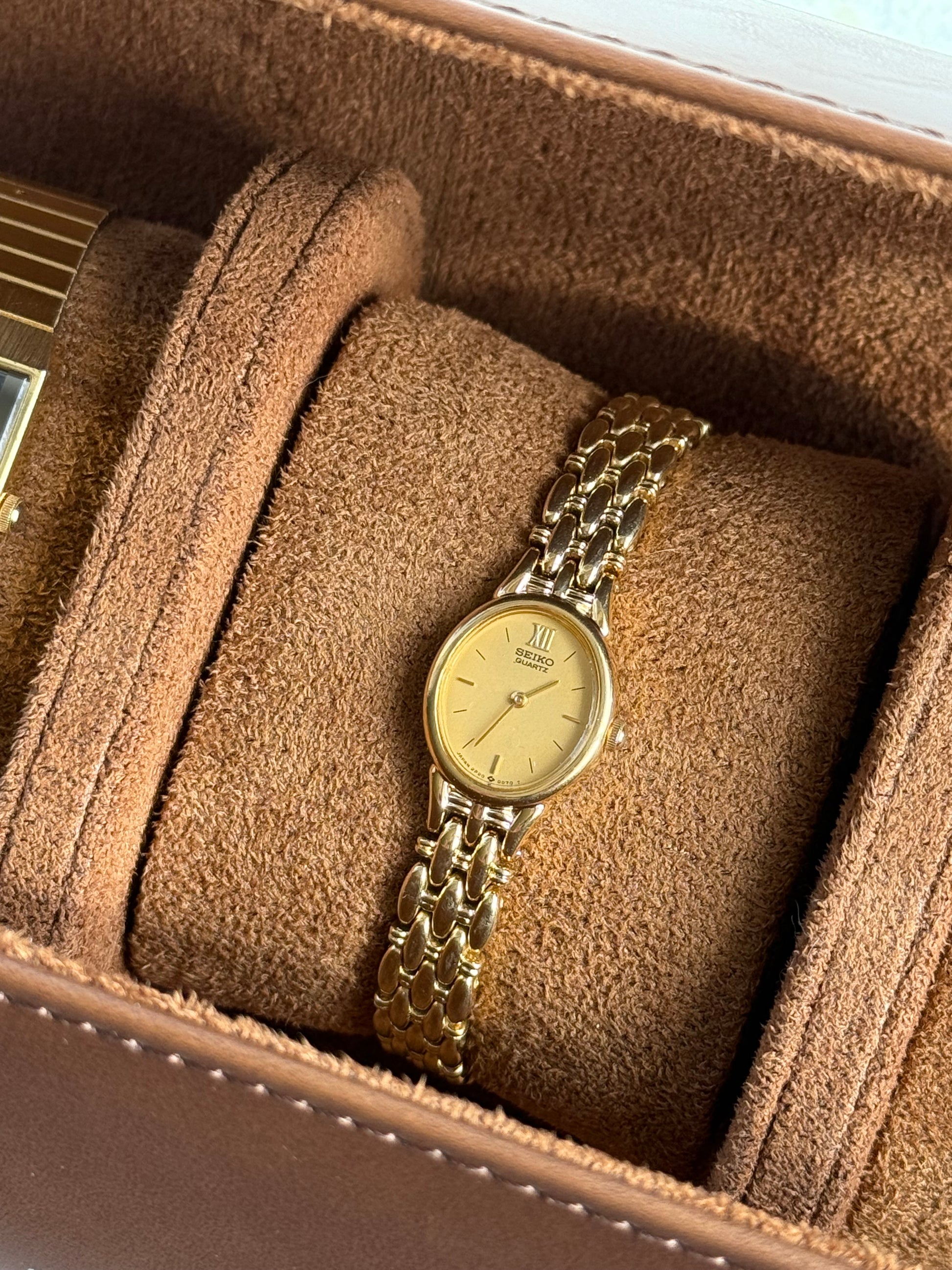 1995 Seiko Quartz Oval Gold Tone Bracelet Watch