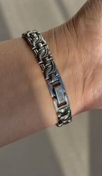 1990 Seiko Silver Tone Oval Bracelet Watch