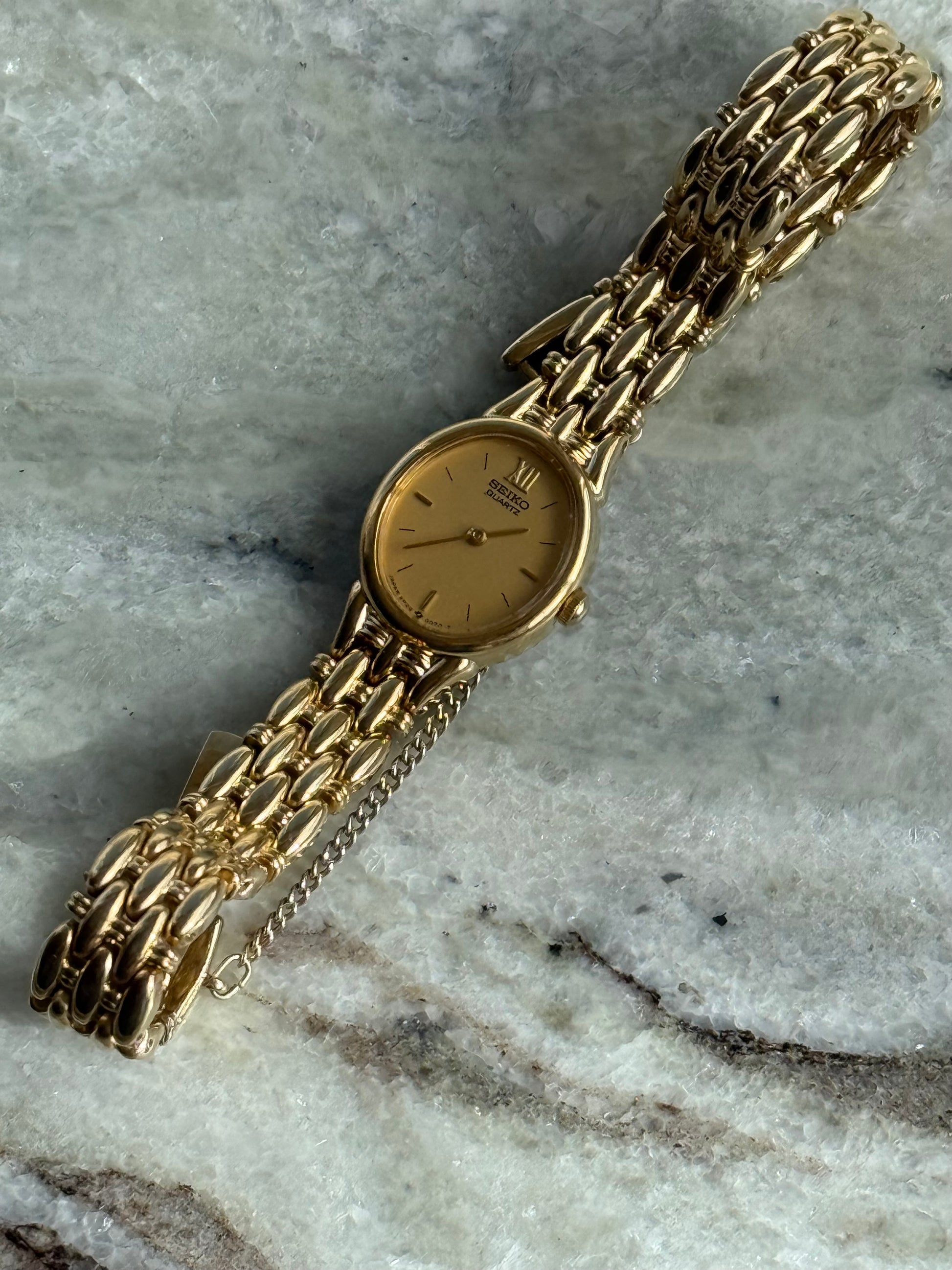 1995 Seiko Quartz Oval Gold Tone Bracelet Watch