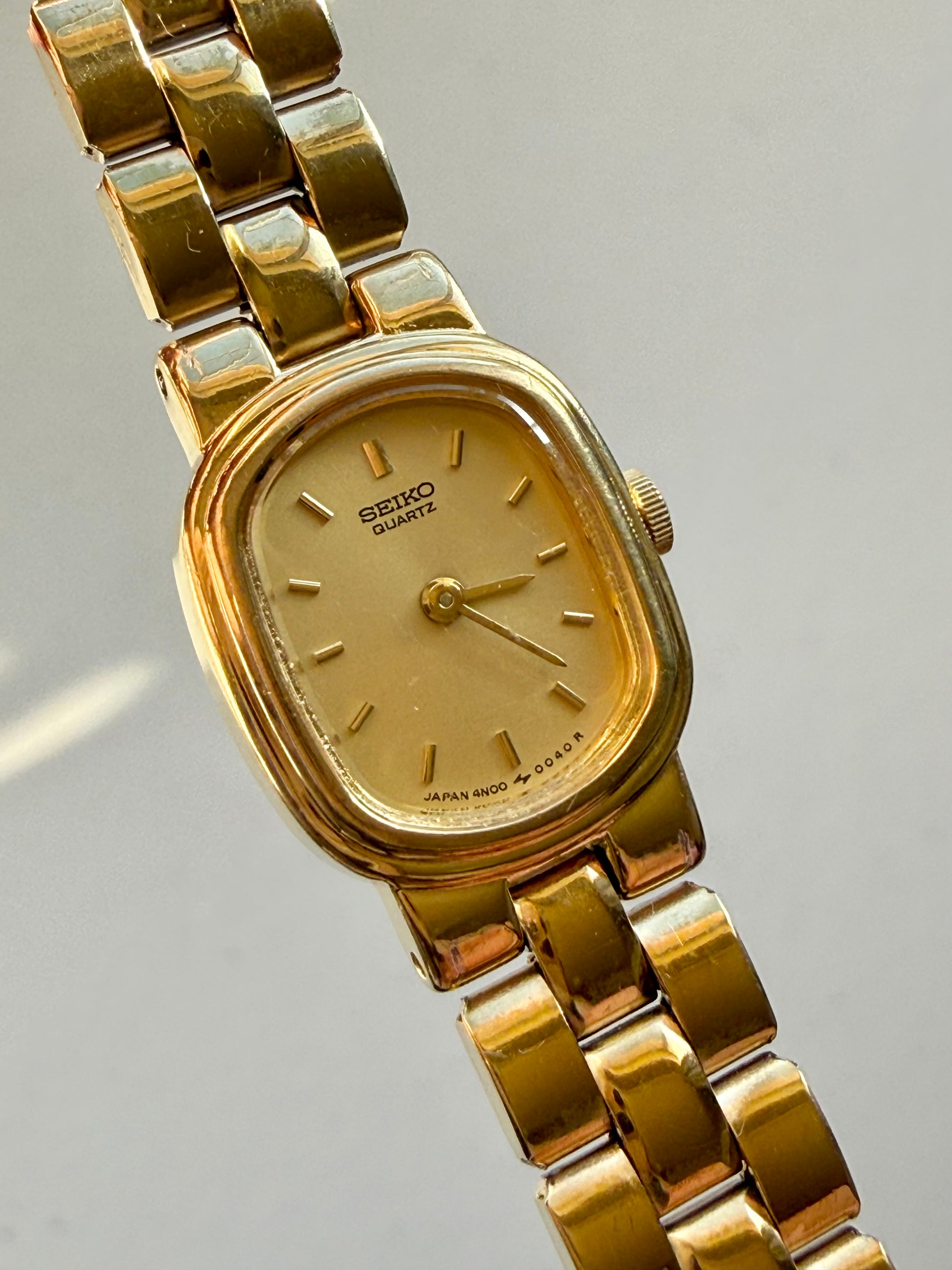 1998 Seiko Quartz Gold Tone Ellipse Watch