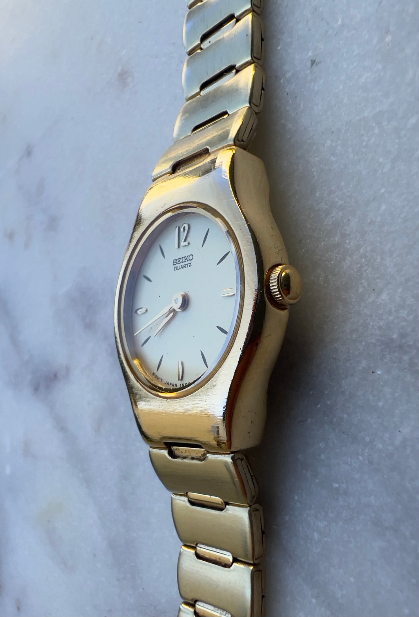 Seiko Vintage Women's Gold Tone Circular Watch with Gold Dial - New Battery