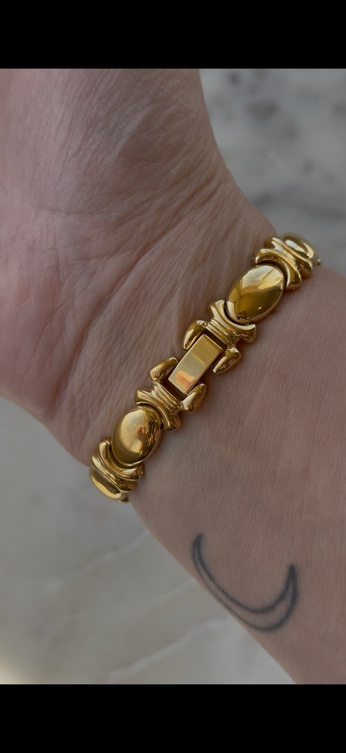 1990’s Pulsar Quartz By SEIKO Oval Gold Tone Bracelet Watch