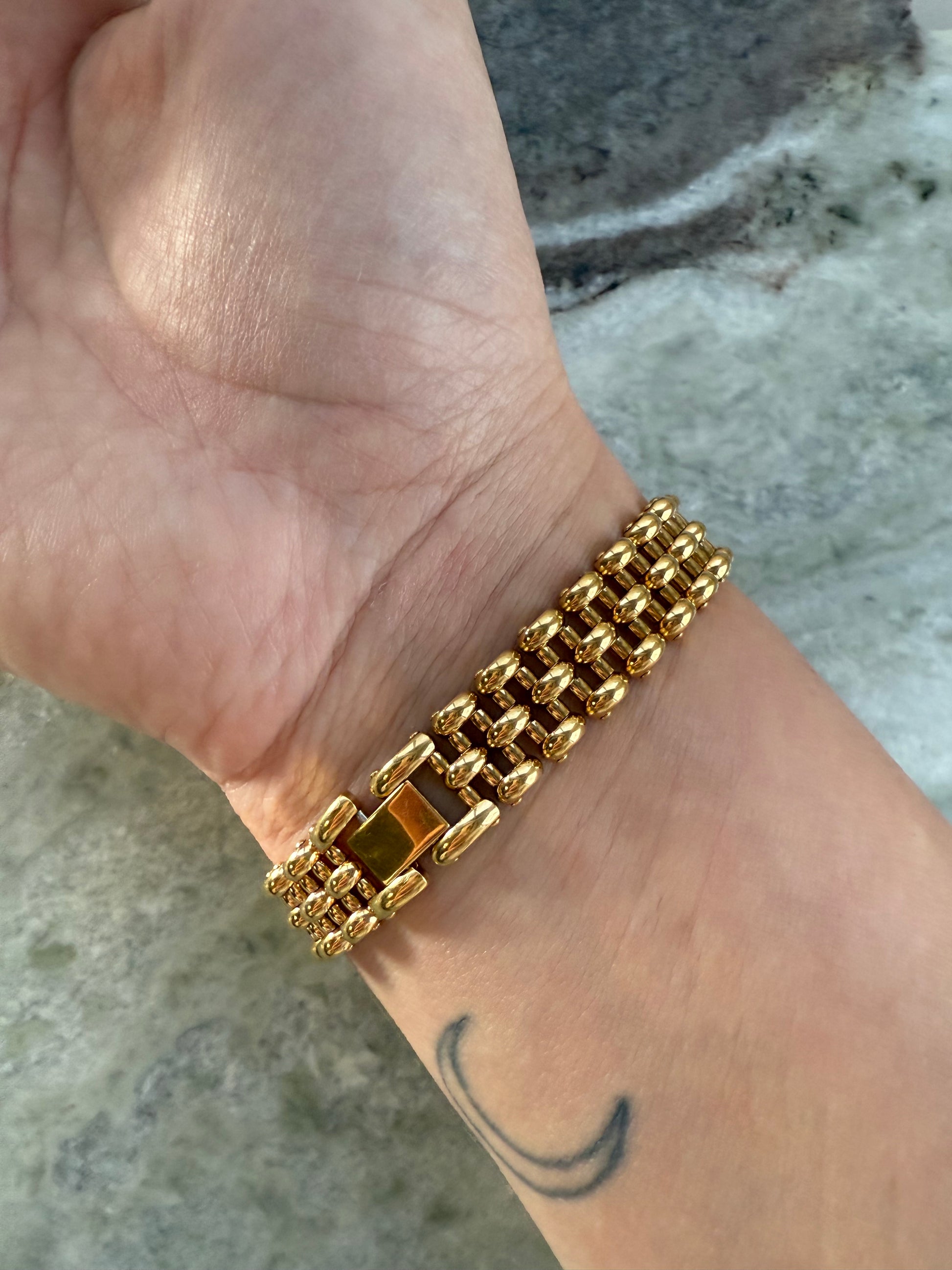 1998 Bulova Quartz Gold Tone Bracelet Tank Watch