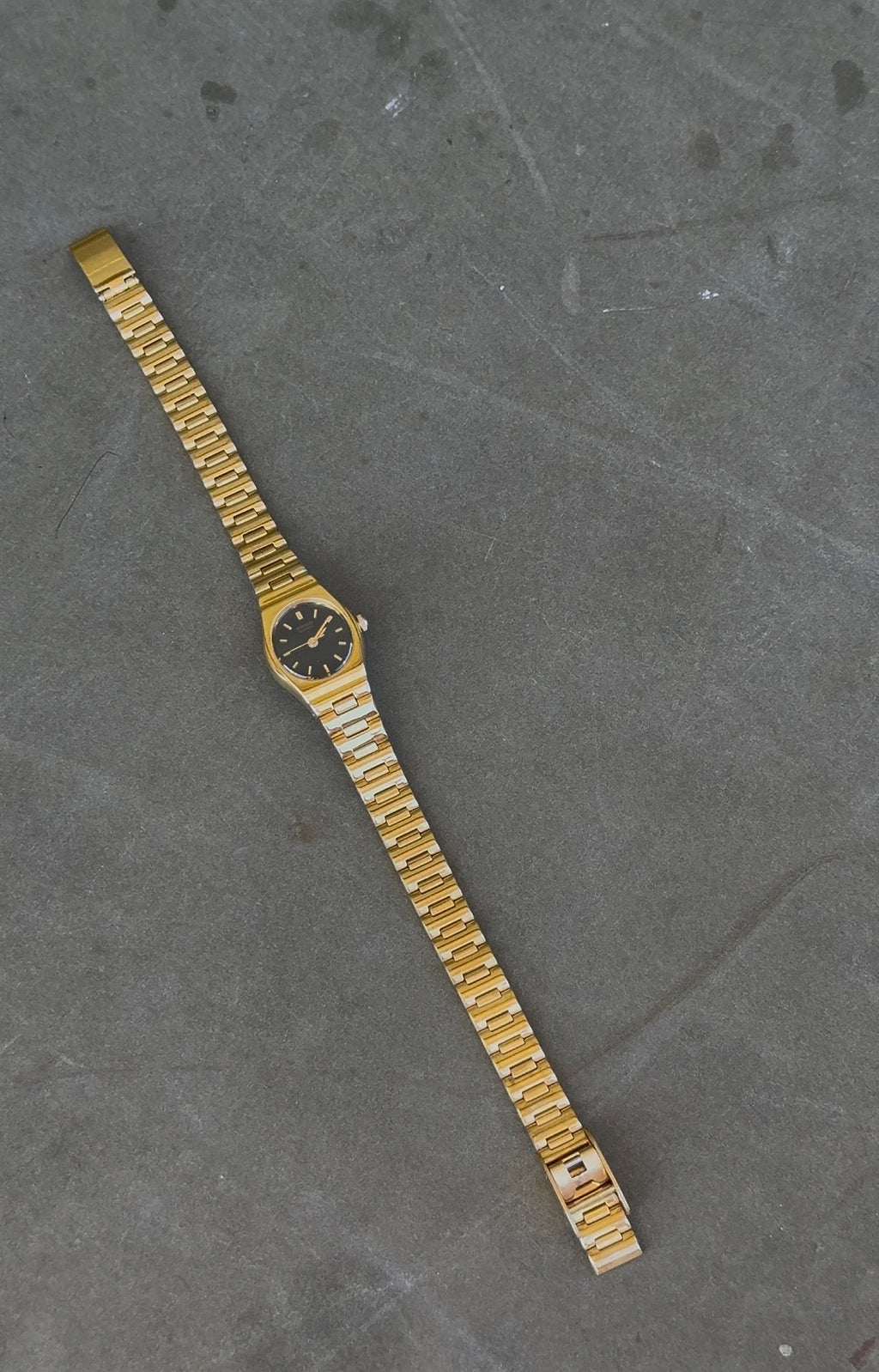 1988 Seiko Quartz Gold Tone Oval Watch