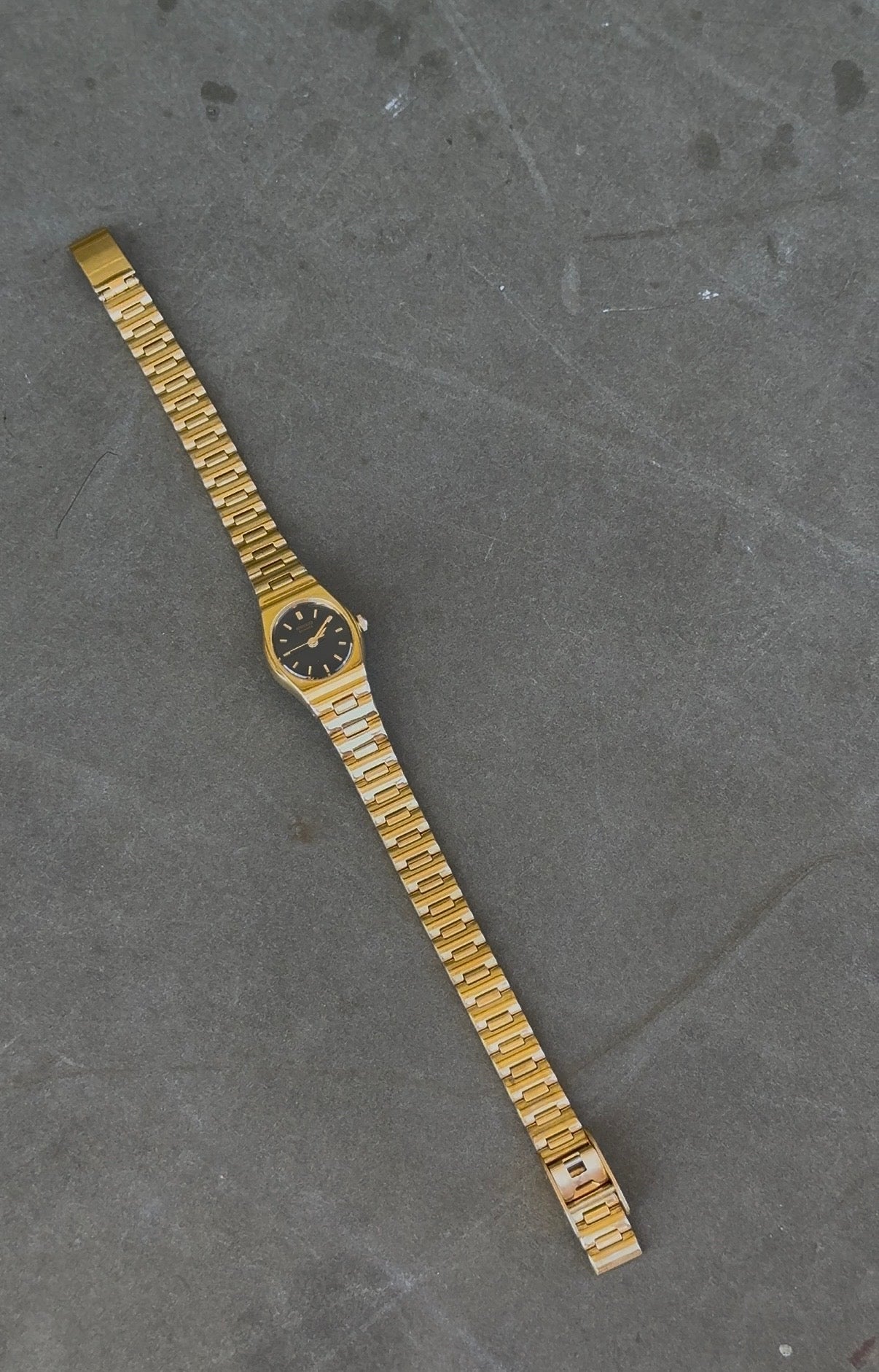 1988 Seiko Quartz Gold Tone Oval Watch