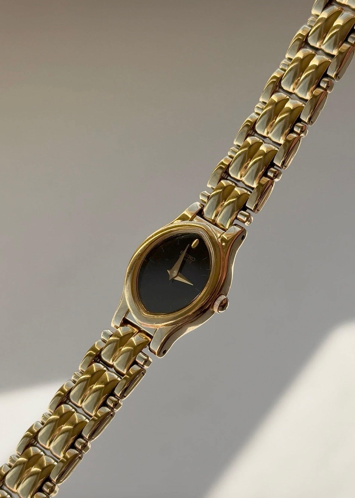 1983 Seiko Quartz Oval Gold Tone Watch
