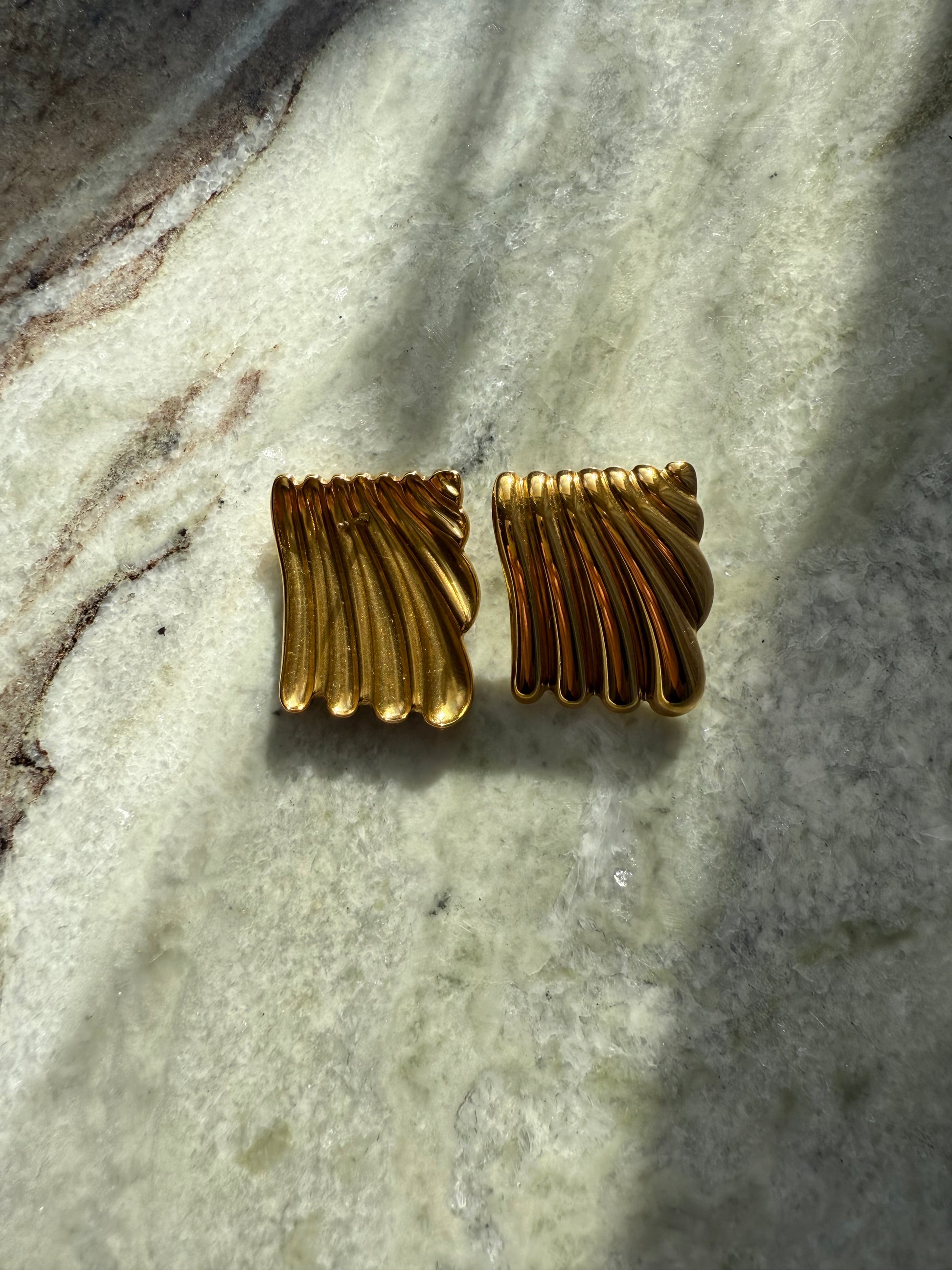 Vintage 1980s wave inspired gold earrings