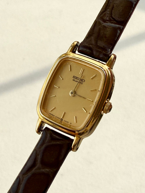 1989 Seiko Quartz Gold Tone Barrel Tank Watch