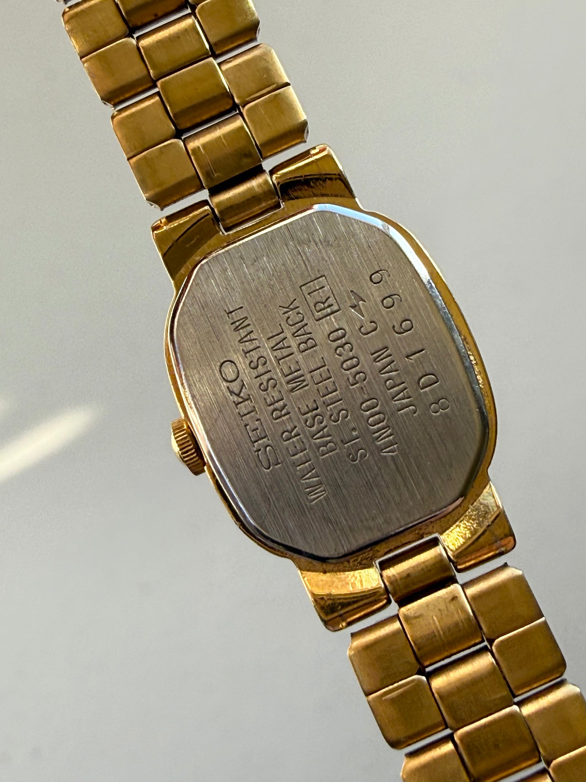 1998 Seiko Quartz Gold Tone Ellipse Watch