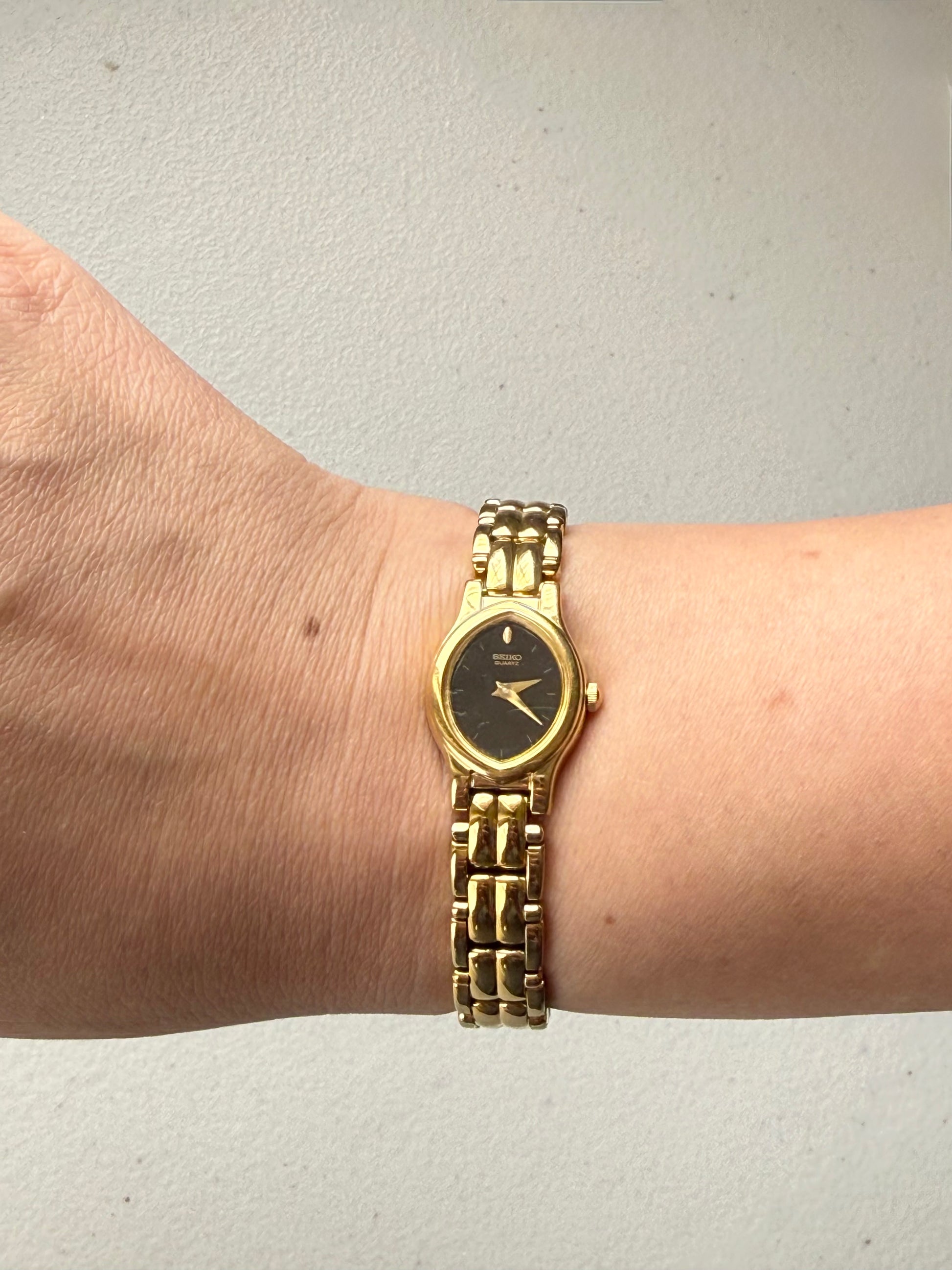 1983 Seiko Quartz Oval Gold Tone Watch