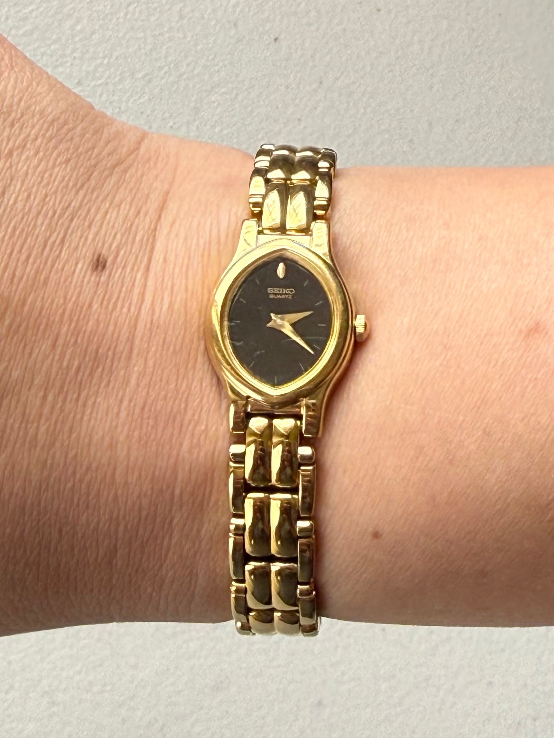 1983 Seiko Quartz Oval Gold Tone Watch