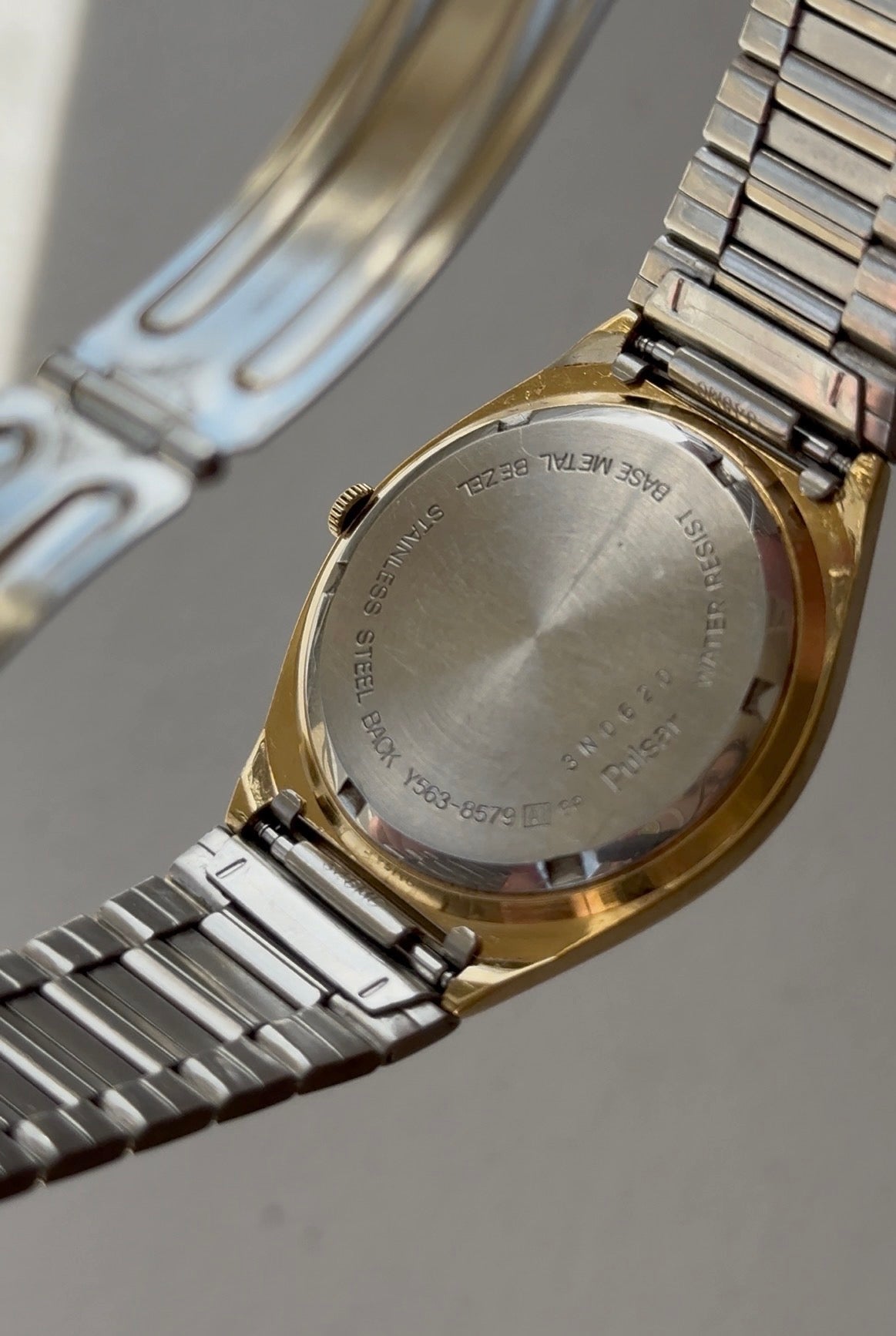 1983 Pulsar Quartz By SEIKO Gold Tone Day-Date Watch