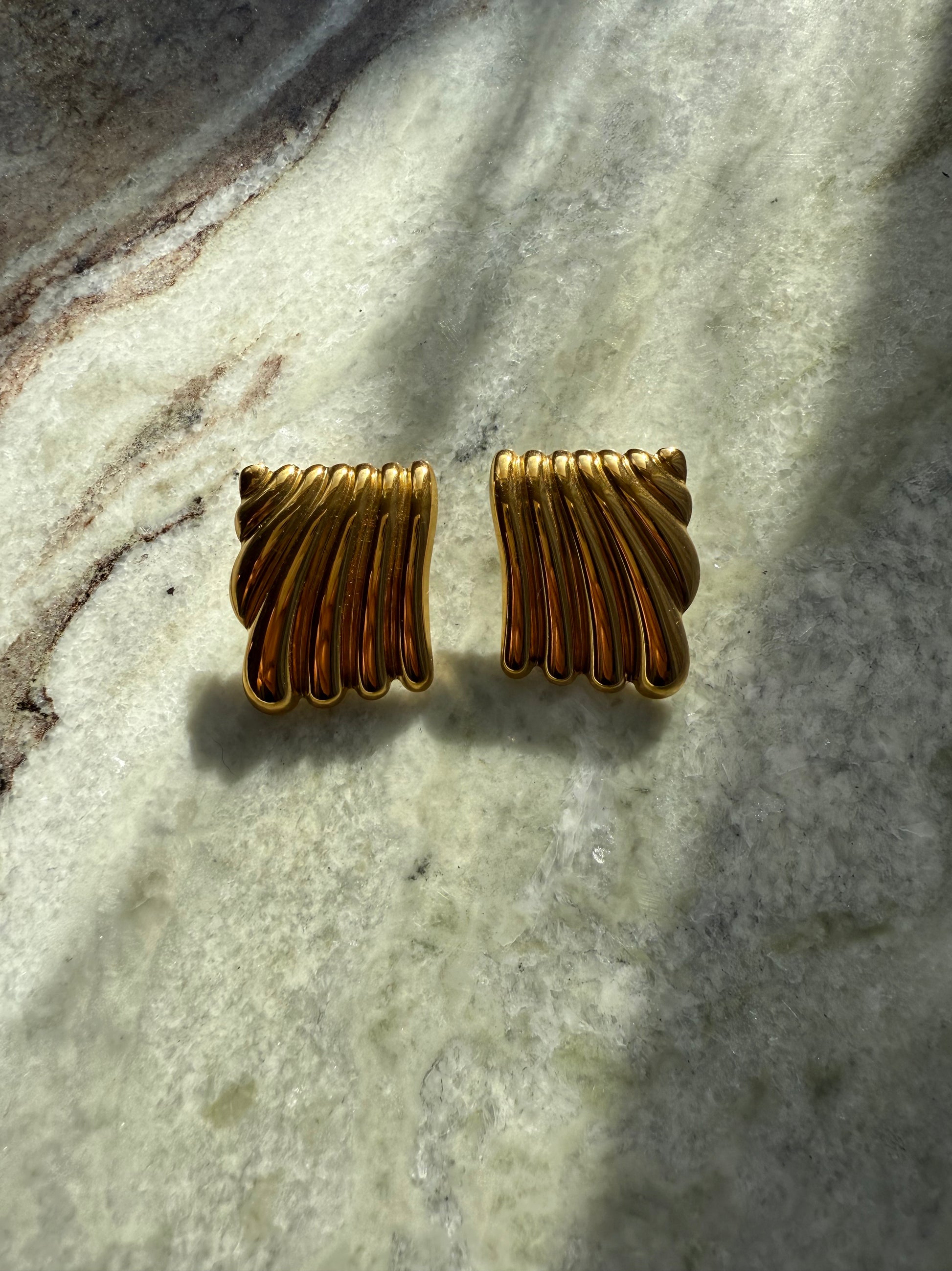 Vintage 1980s wave inspired gold earrings