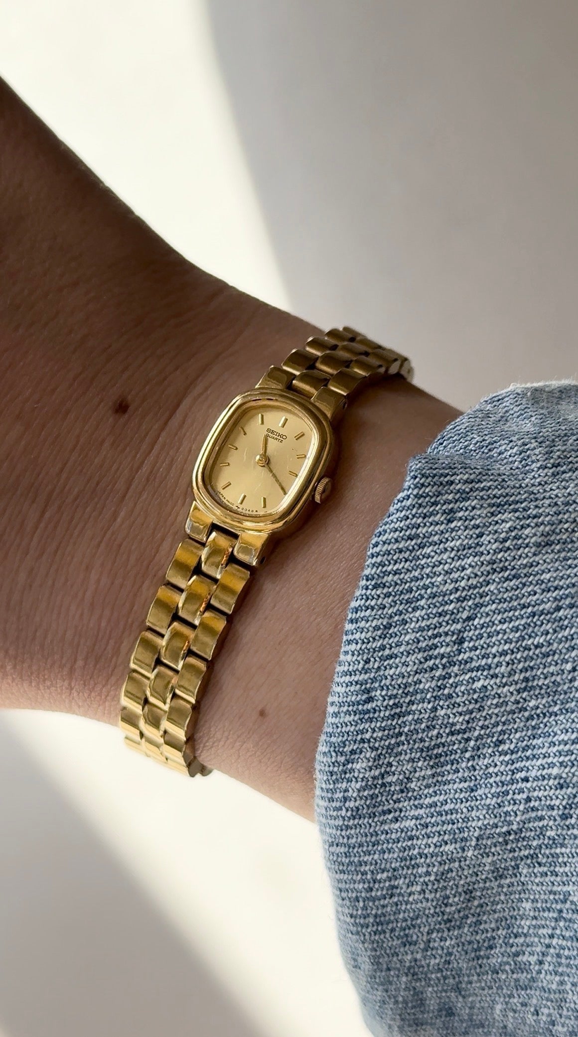 1998 Seiko Quartz Gold Tone Ellipse Watch