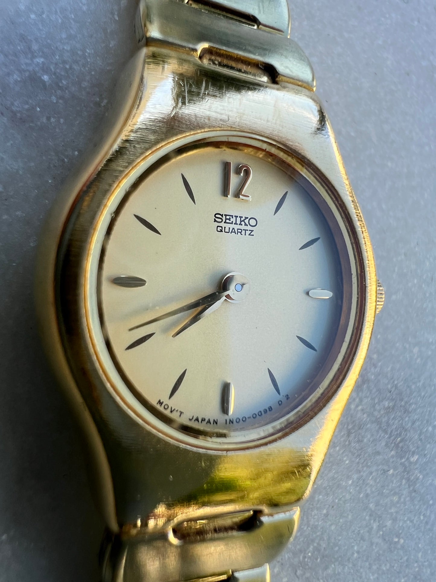 Seiko Vintage Women's Gold Tone Circular Watch with Gold Dial - New Battery