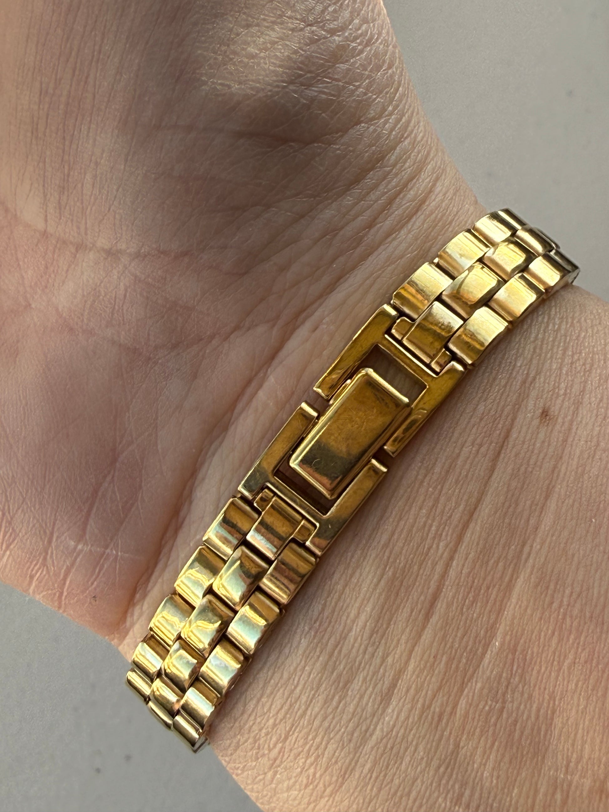 1998 Seiko Quartz Gold Tone Ellipse Watch