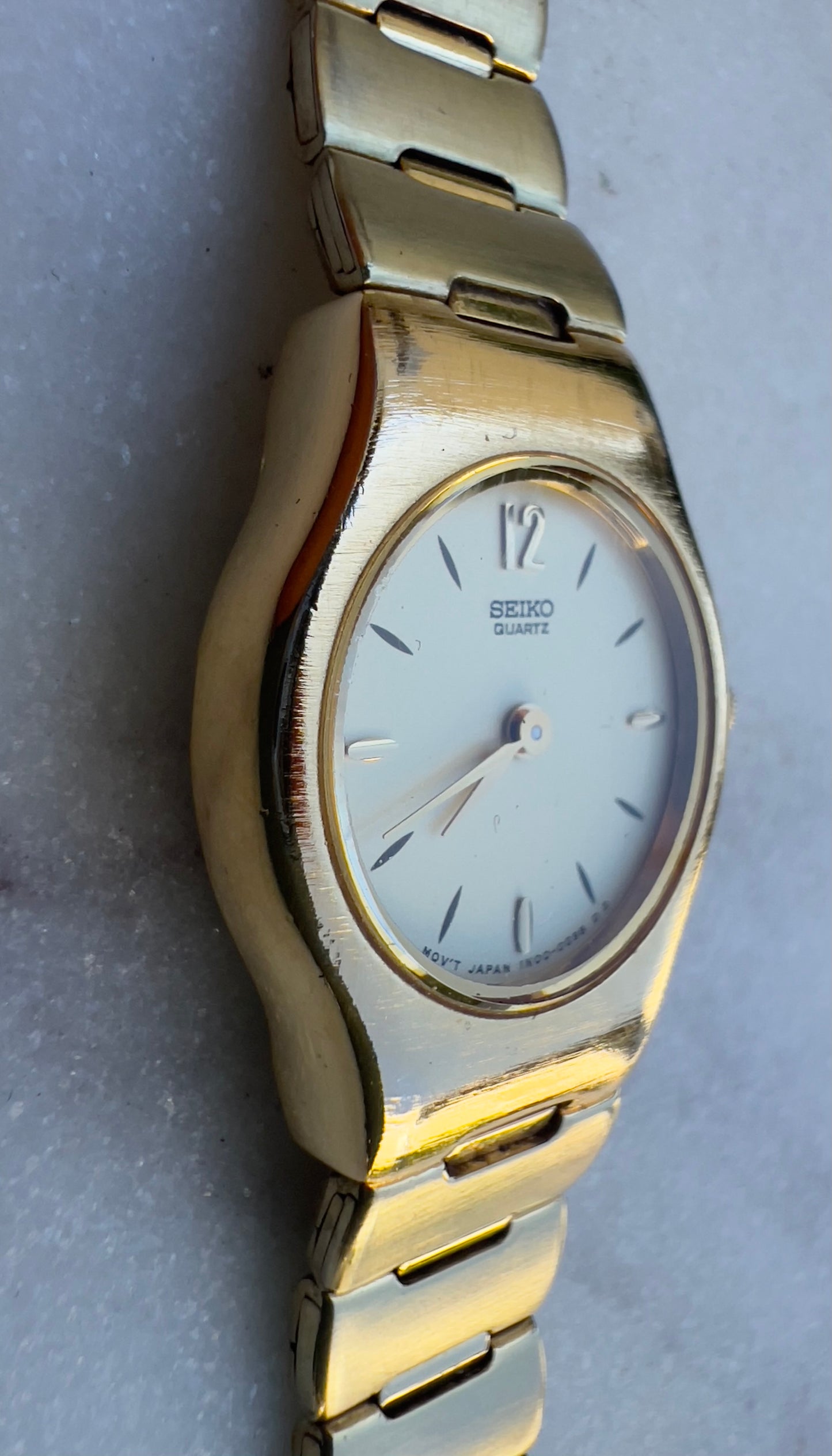 Seiko Vintage Women's Gold Tone Circular Watch with Gold Dial - New Battery