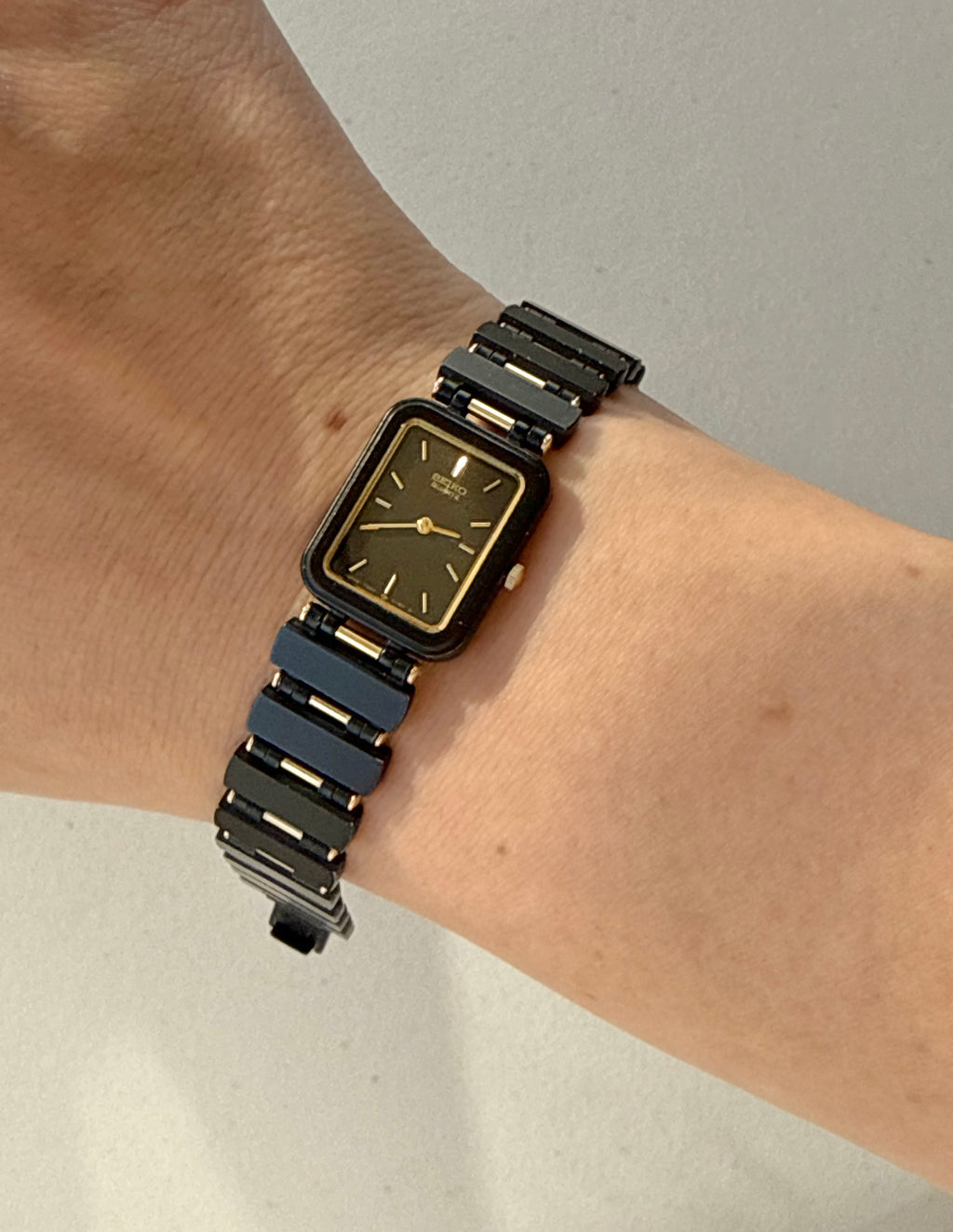 1994 Seiko Quartz Two Tone (Black/Gold) Tank Watch