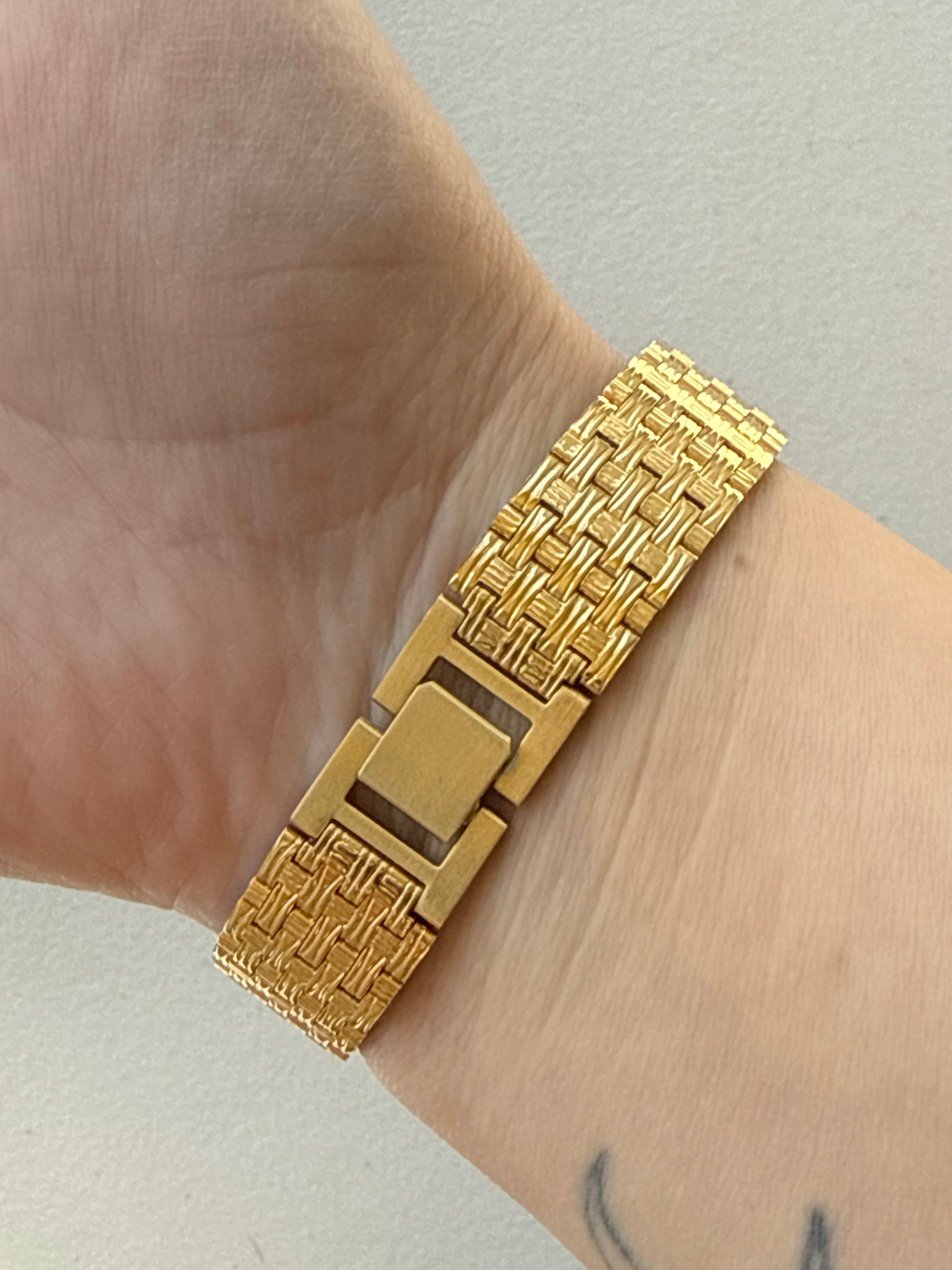 1997 Pulsar Quartz By SEIKO Gold Tone Tank Watch