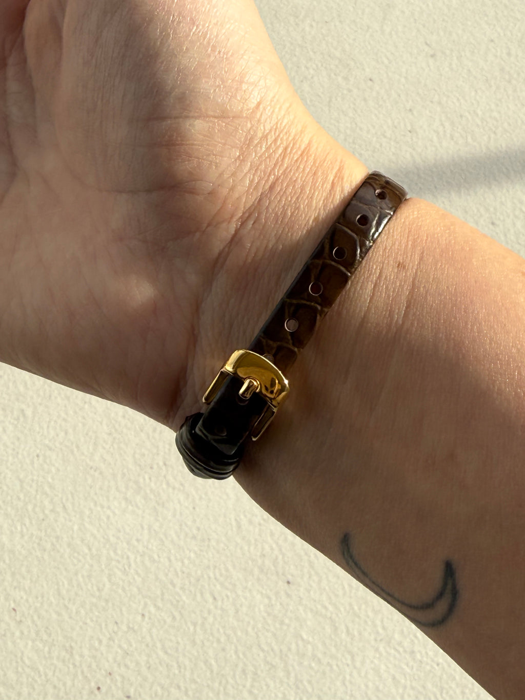 1989 Seiko Quartz Gold Tone Barrel Tank Watch