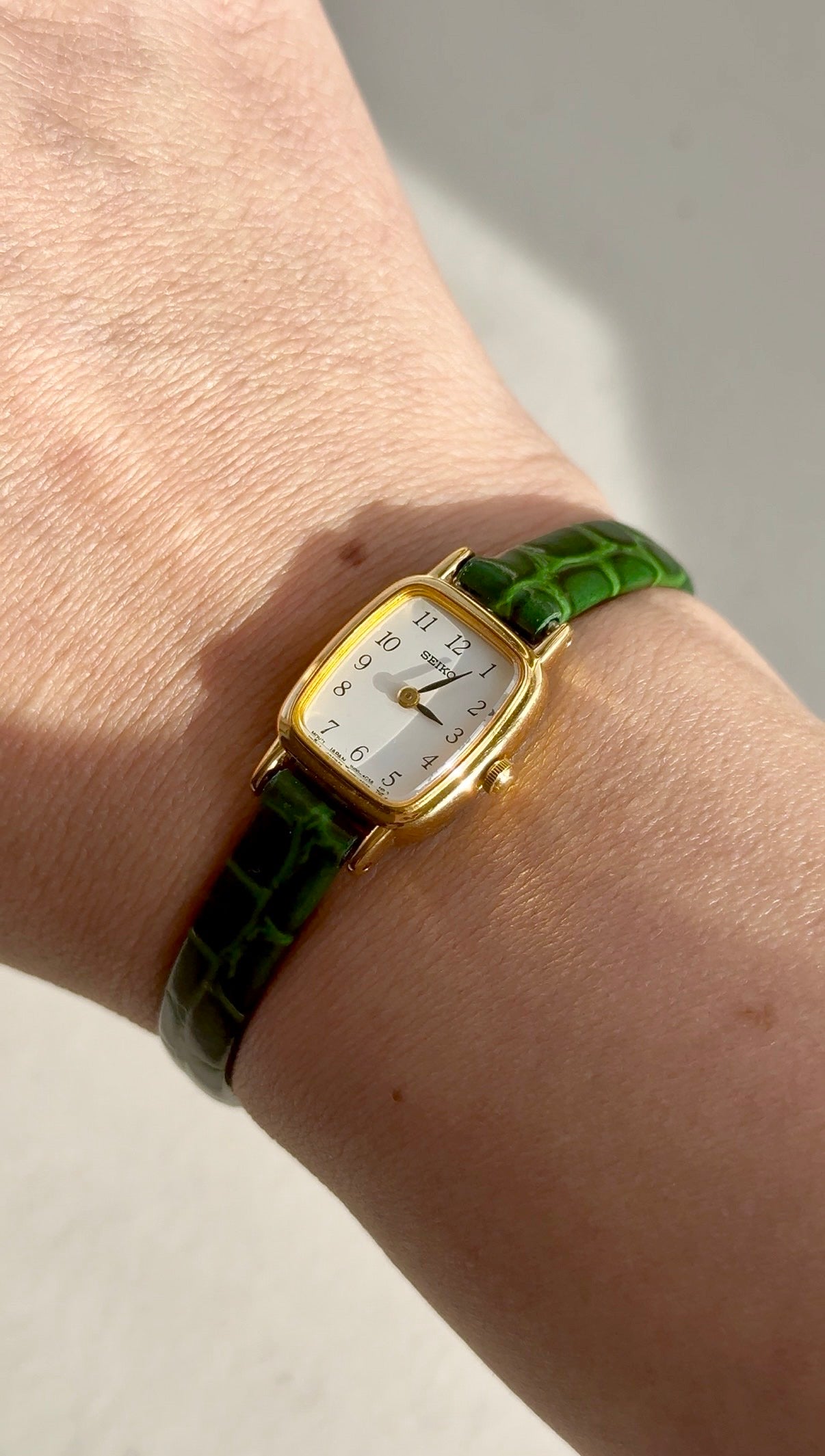 2000 Seiko Gold Tone Barrel Tank Watch