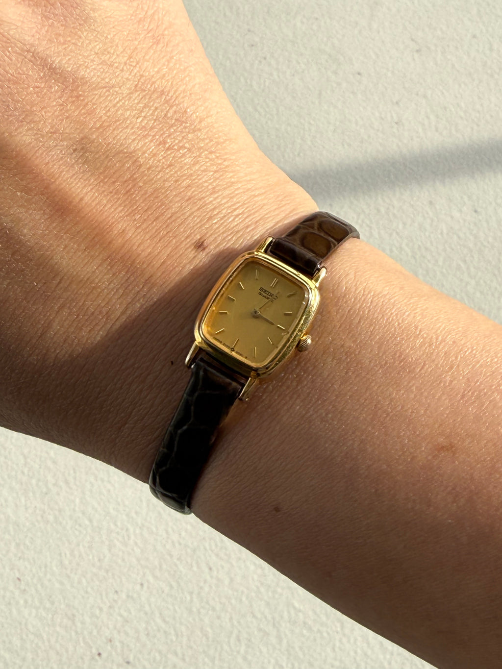 1989 Seiko Quartz Gold Tone Barrel Tank Watch