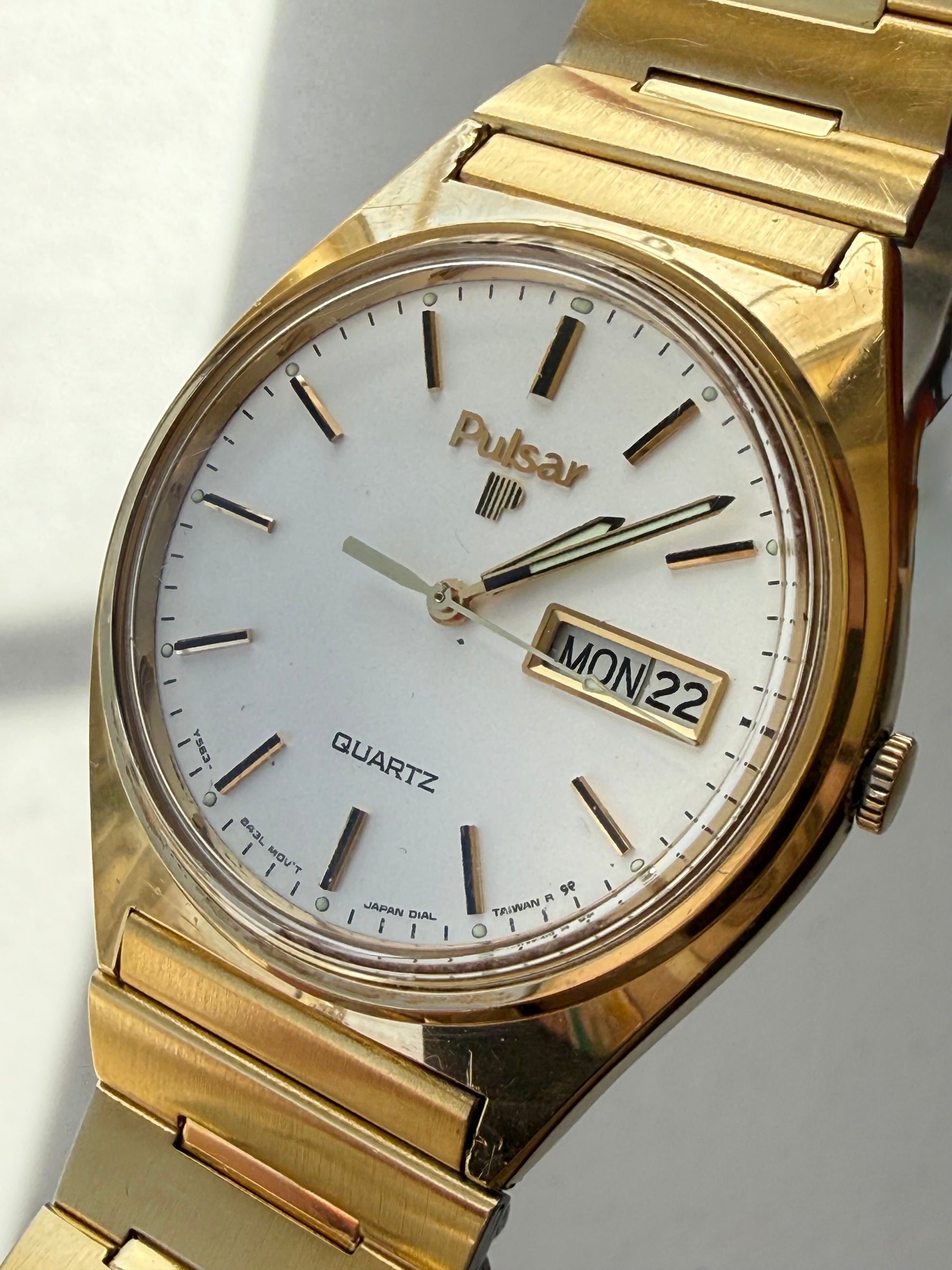 1983 Pulsar Quartz By SEIKO Gold Tone Day-Date Watch