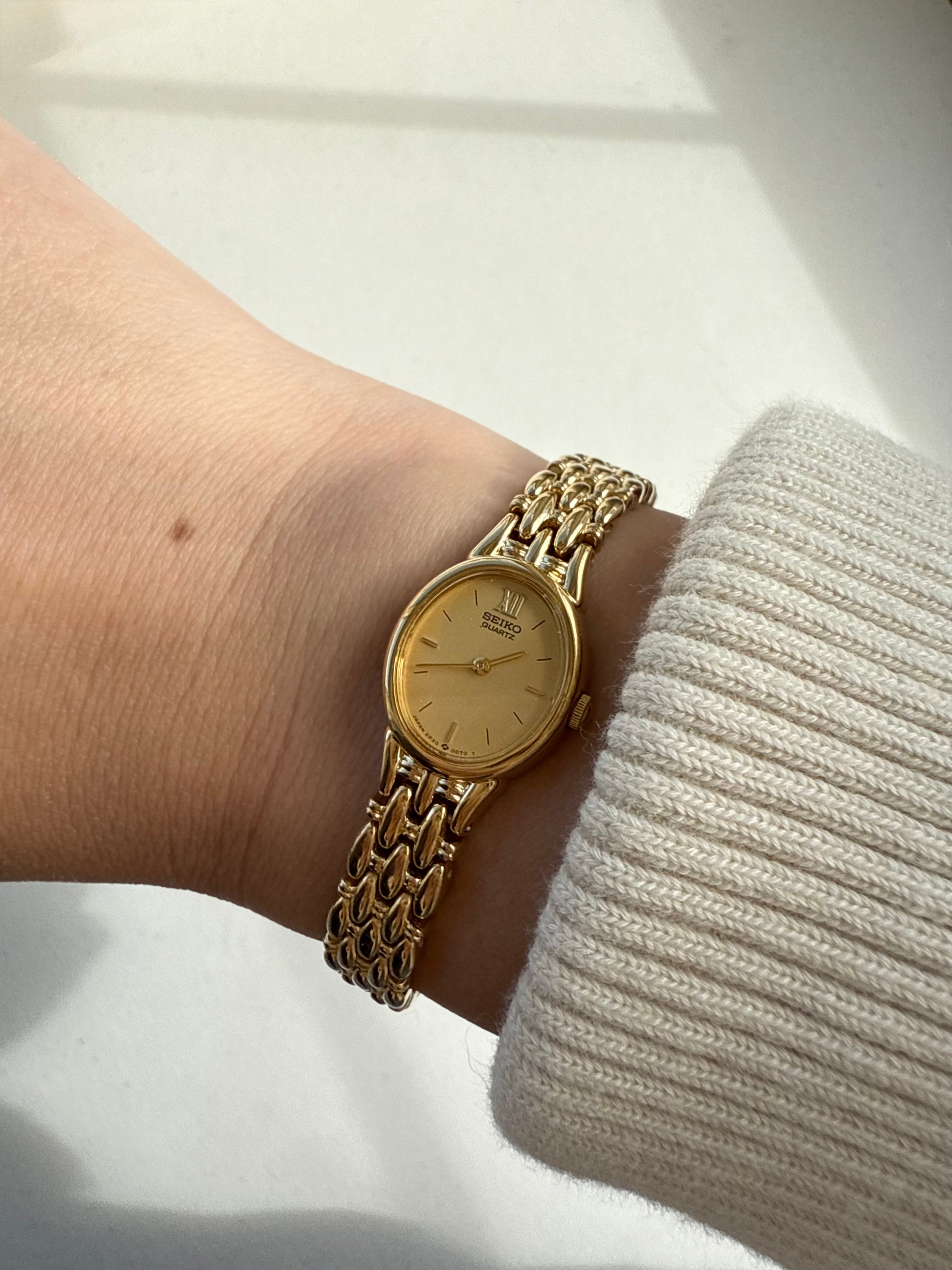 1995 Seiko Quartz Oval Gold Tone Bracelet Watch