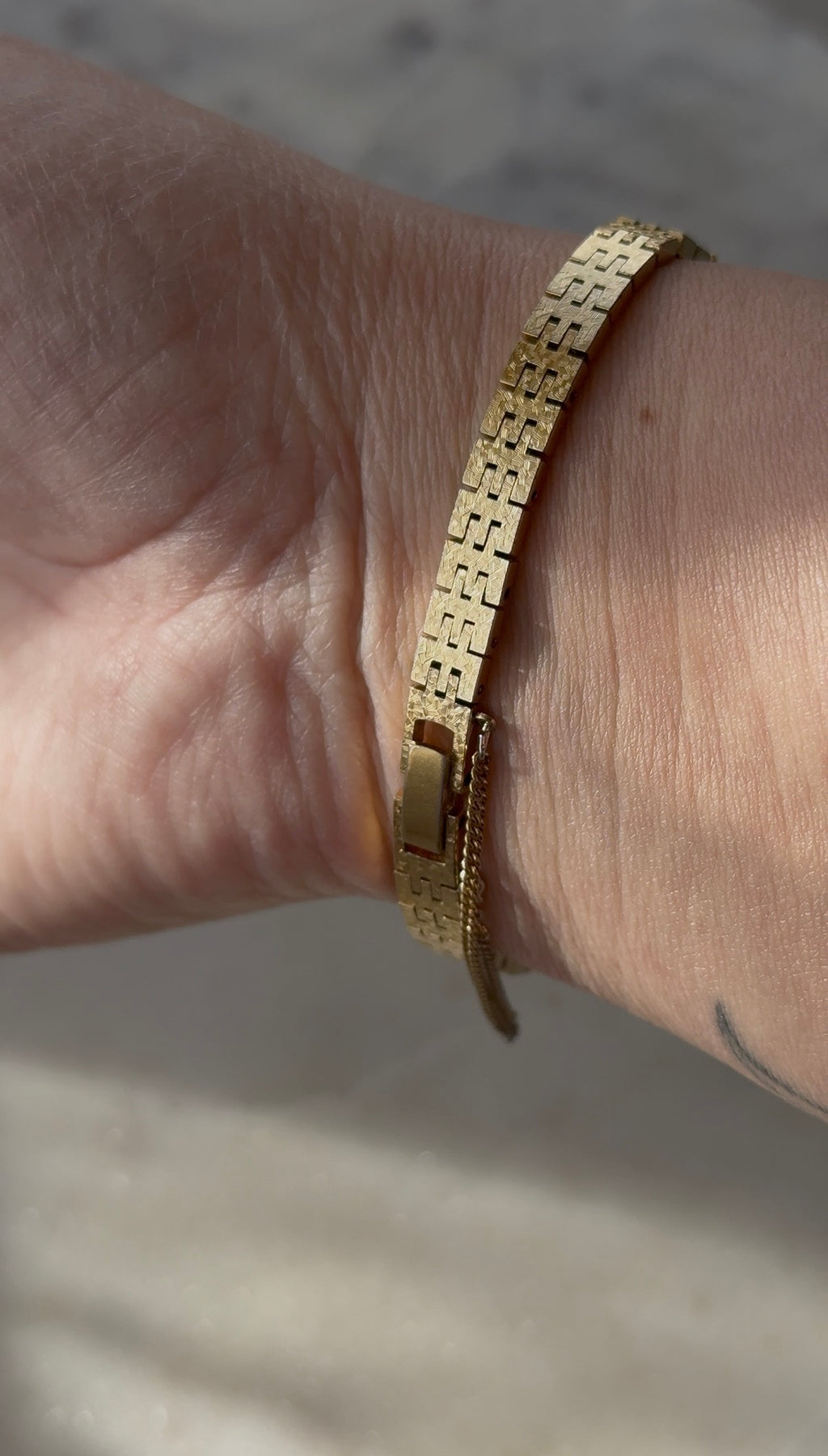 1984 Seiko Quartz Gold Tone Oval Bracelet Watch