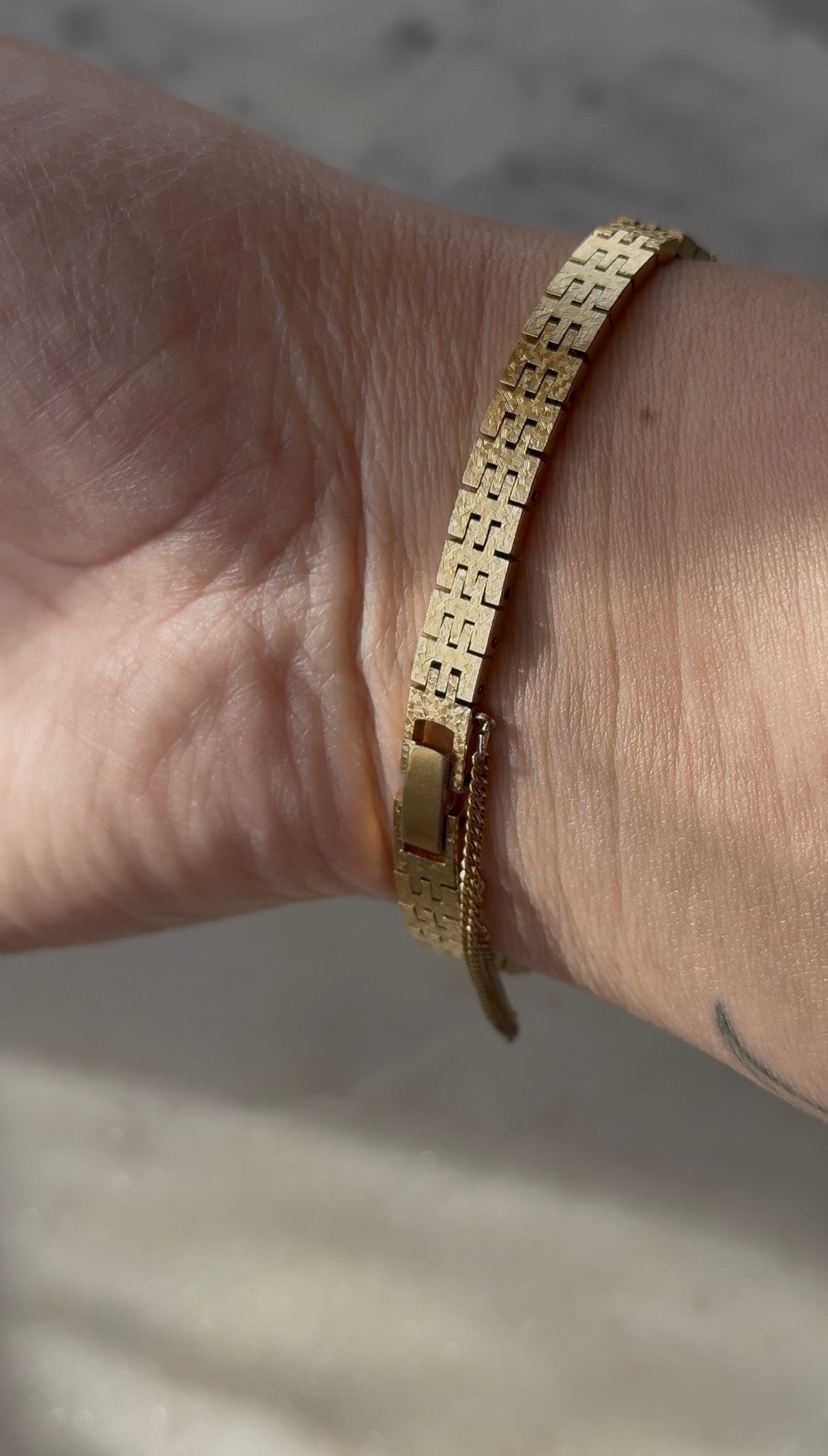 1984 Seiko Quartz Gold Tone Oval Bracelet Watch