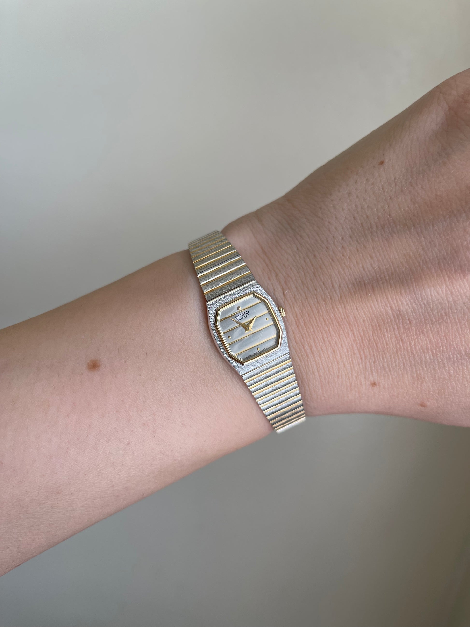 Seiko Vintage 80's Quartz Two Tone Octagon Bezel Watch (Good Condition)