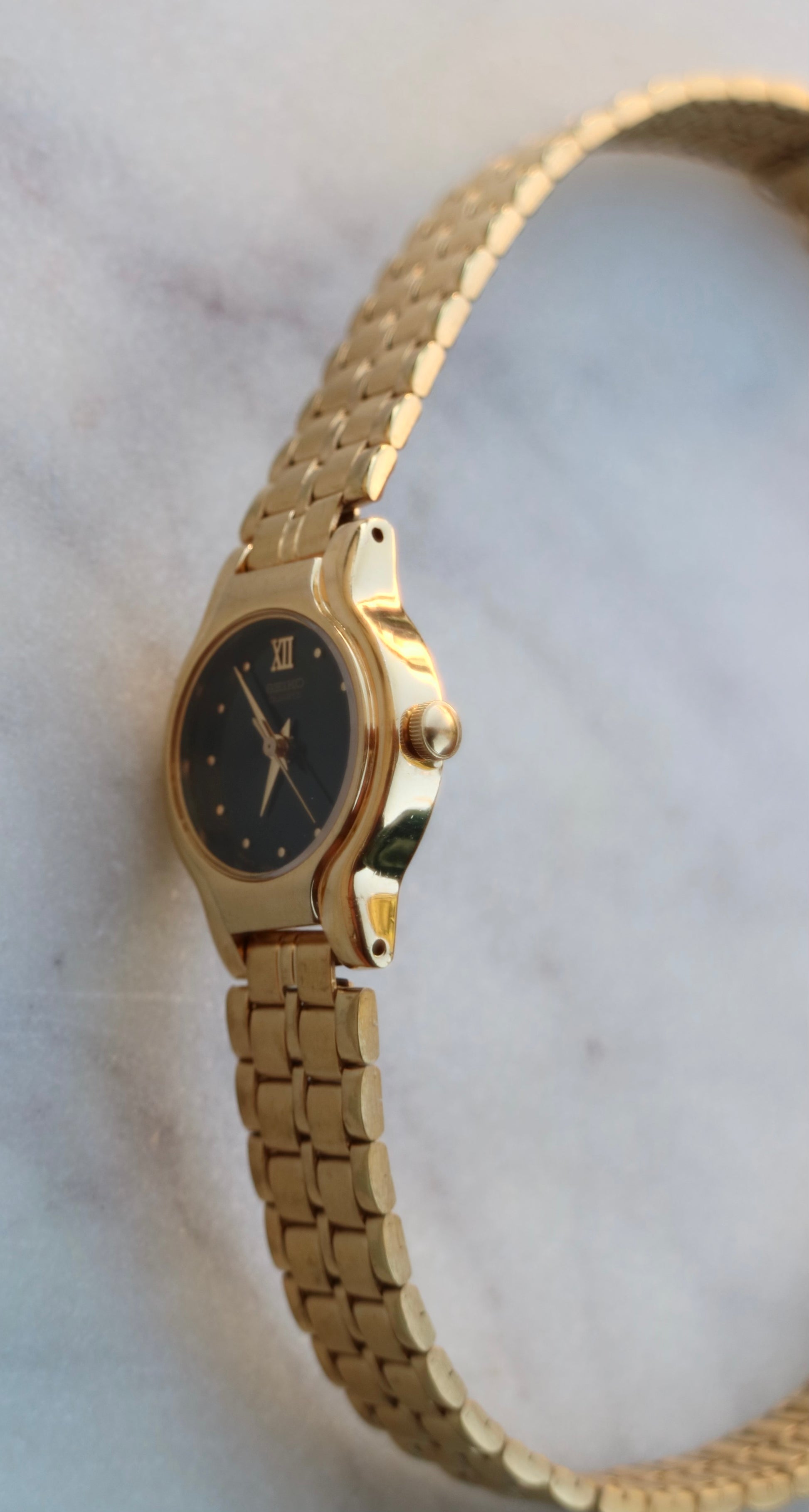 Seiko Quartz Watch Gold Tone Black Analog (NEAR MINT)