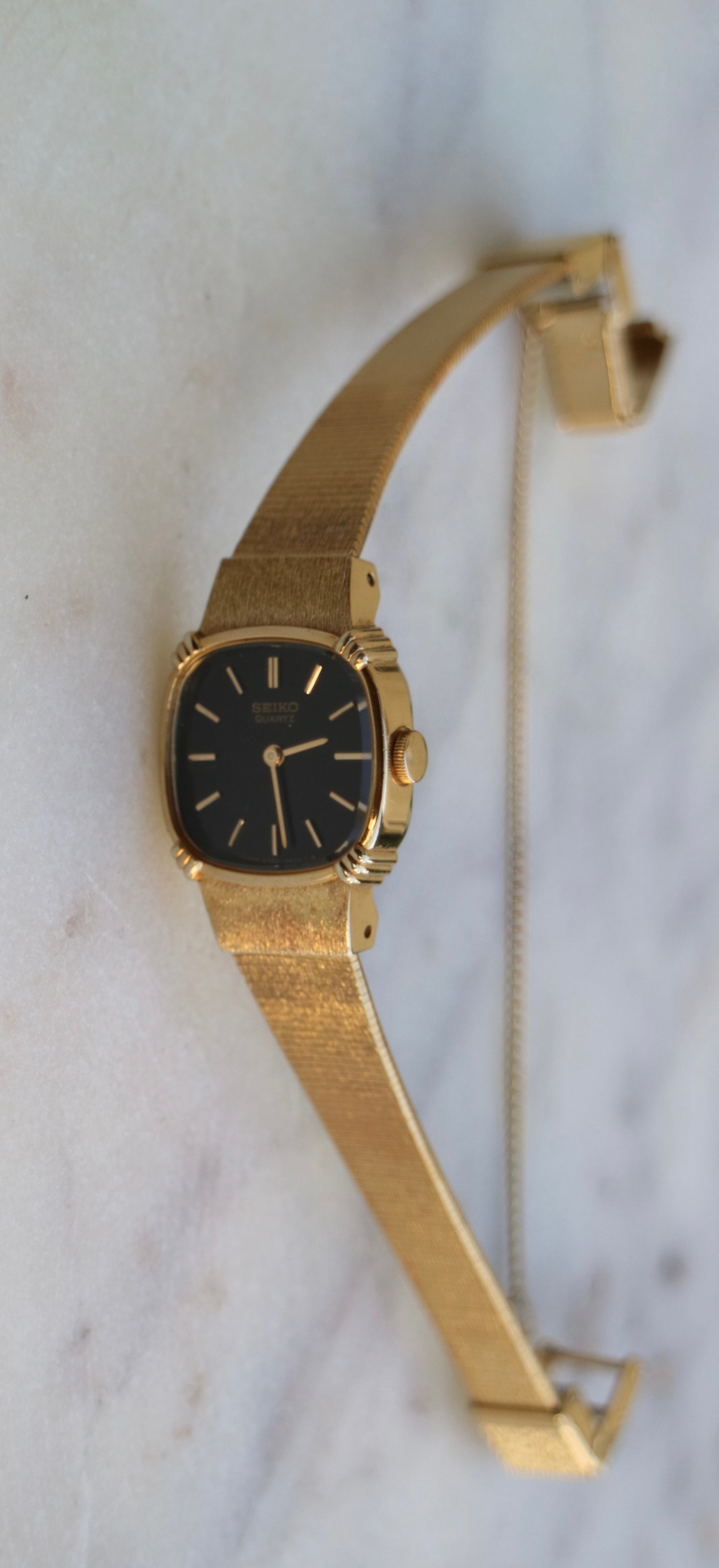Seiko Vintage Quartz Watch Gold Tone Black Dial Watch