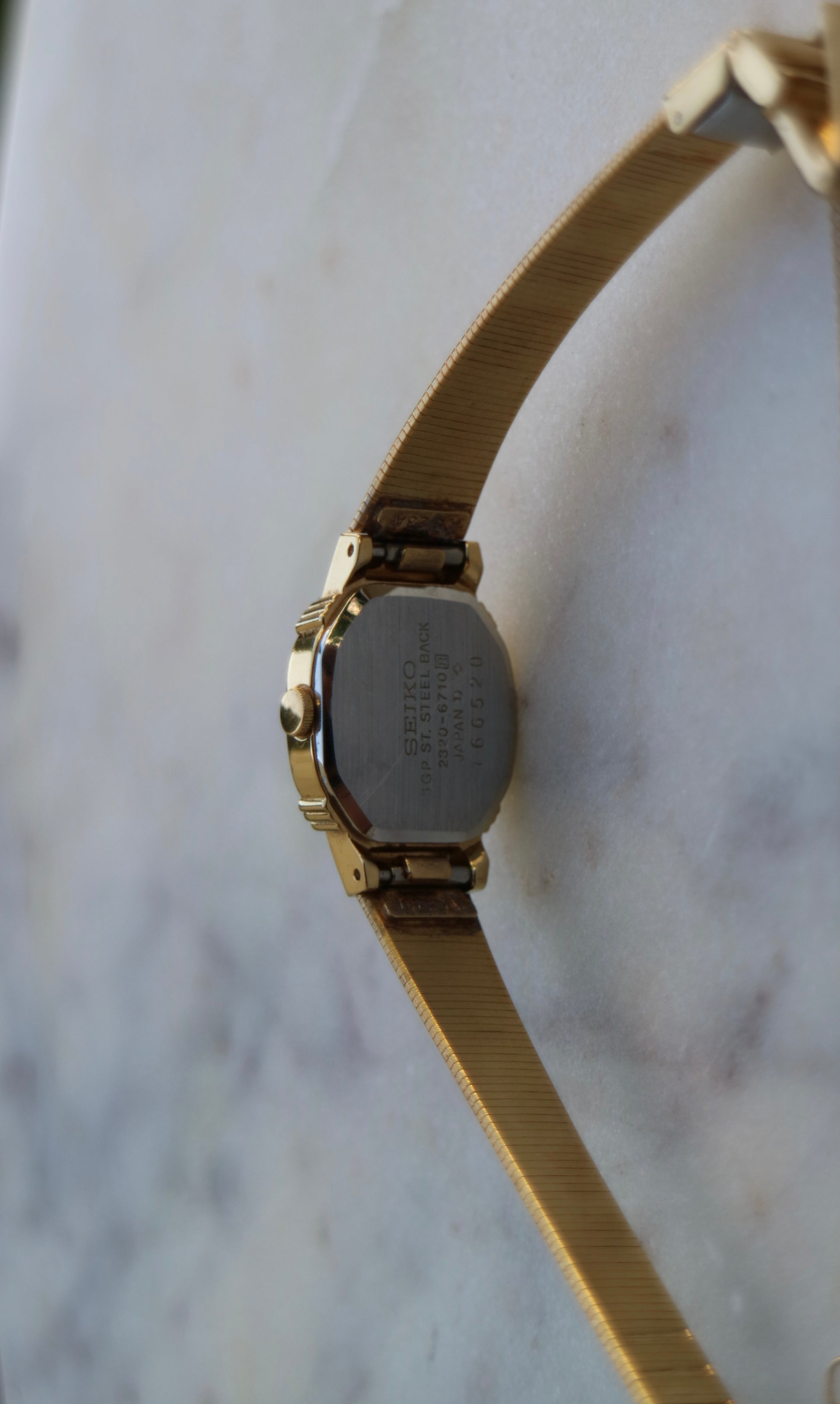 Seiko Vintage Quartz Watch Gold Tone Black Dial Watch
