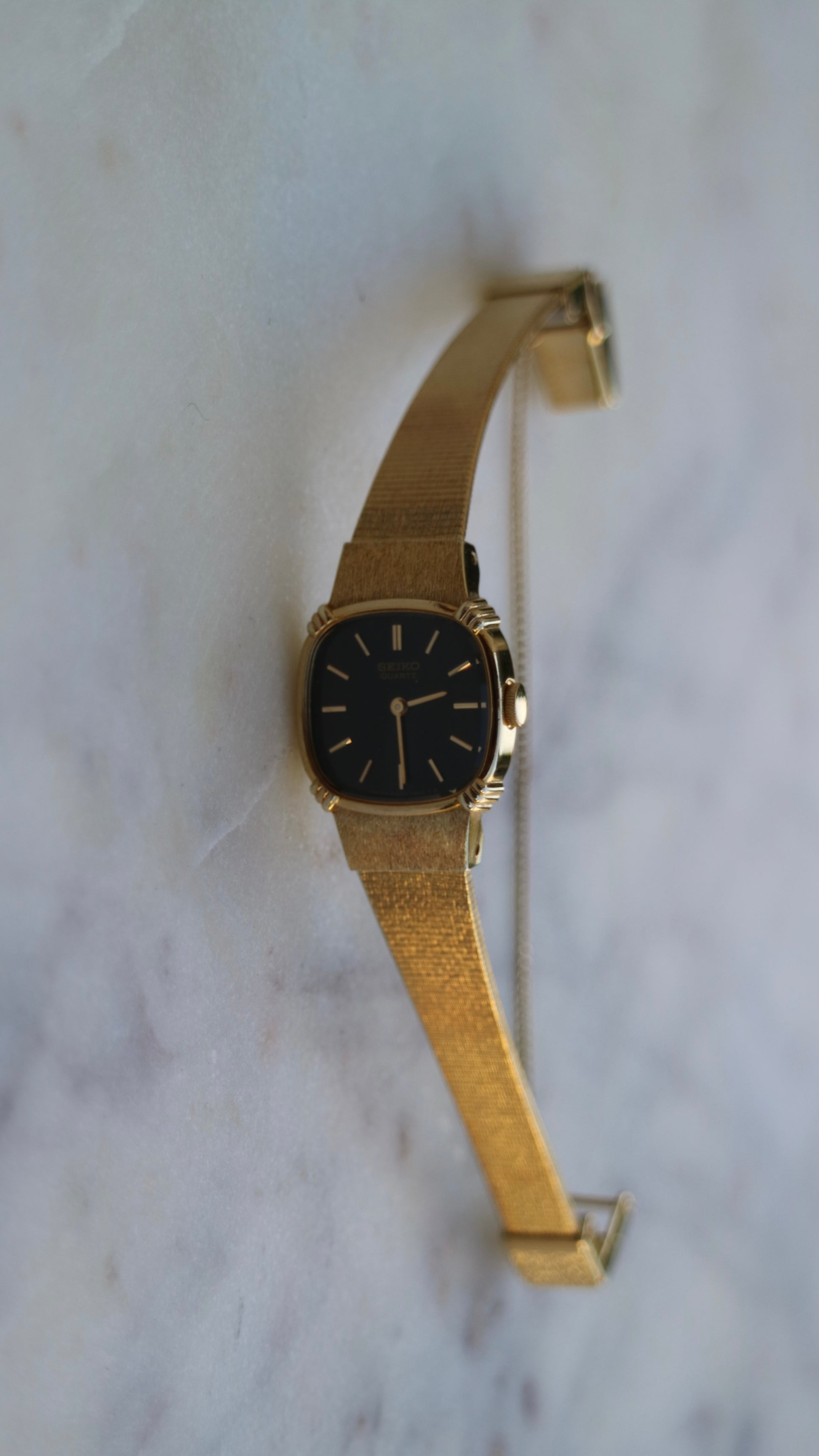 Seiko Vintage Quartz Watch Gold Tone Black Dial Watch
