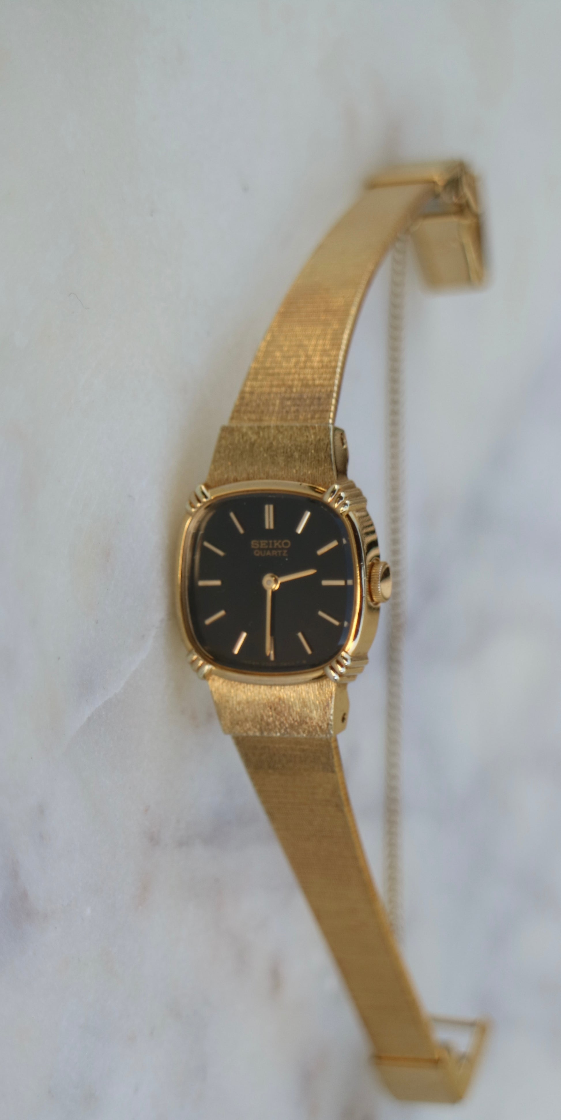 Seiko Vintage Quartz Watch Gold Tone Black Dial Watch