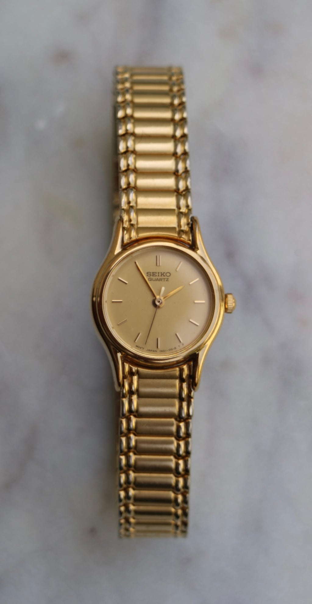 Seiko Vintage Quartz Women's Watch – 1N01-0E19 Gold Tone Stretch Band, Classic Analog Display, New Battery Installed
