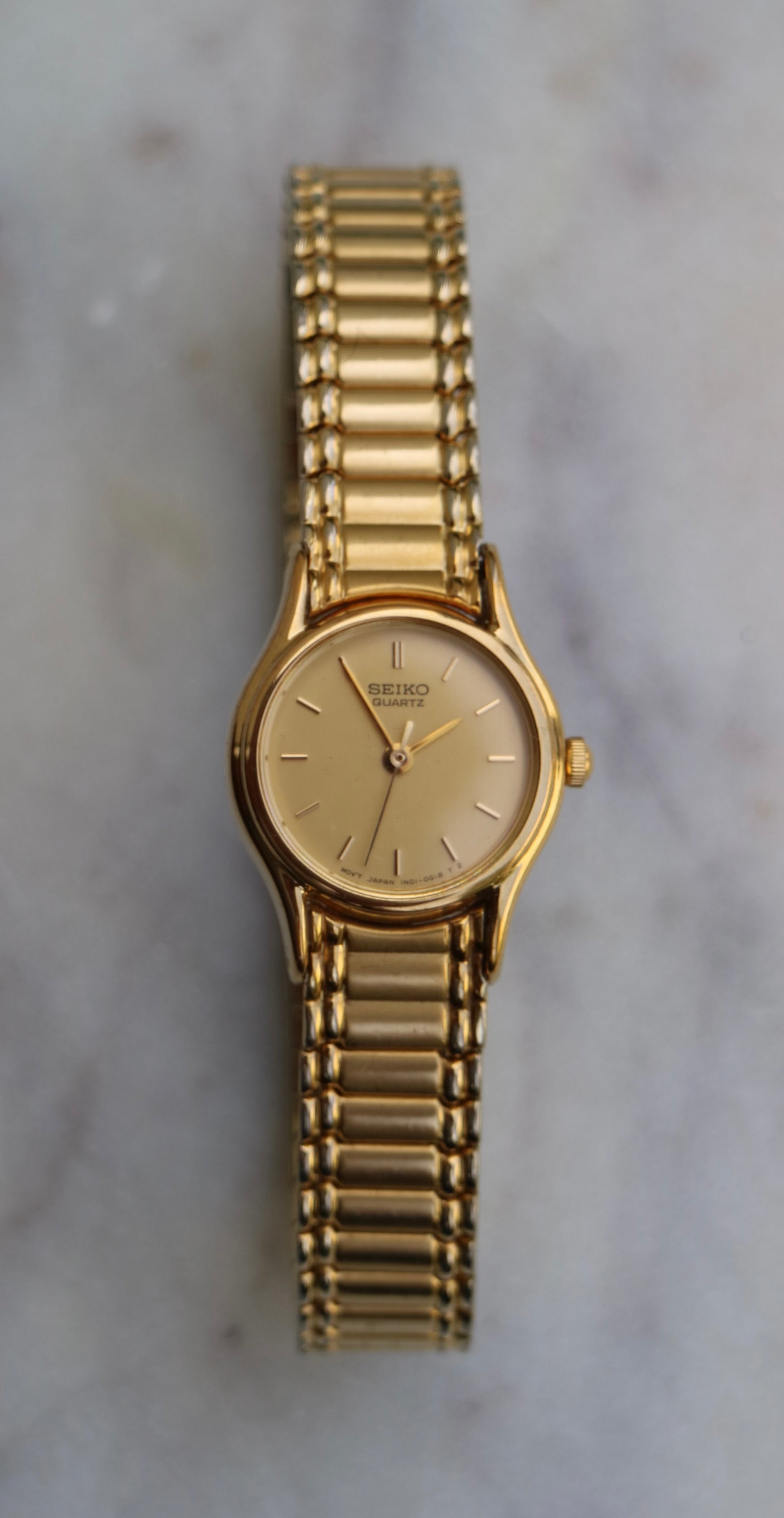 Seiko Vintage Quartz Women's Watch – 1N01-0E19 Gold Tone Stretch Band, Classic Analog Display, New Battery Installed