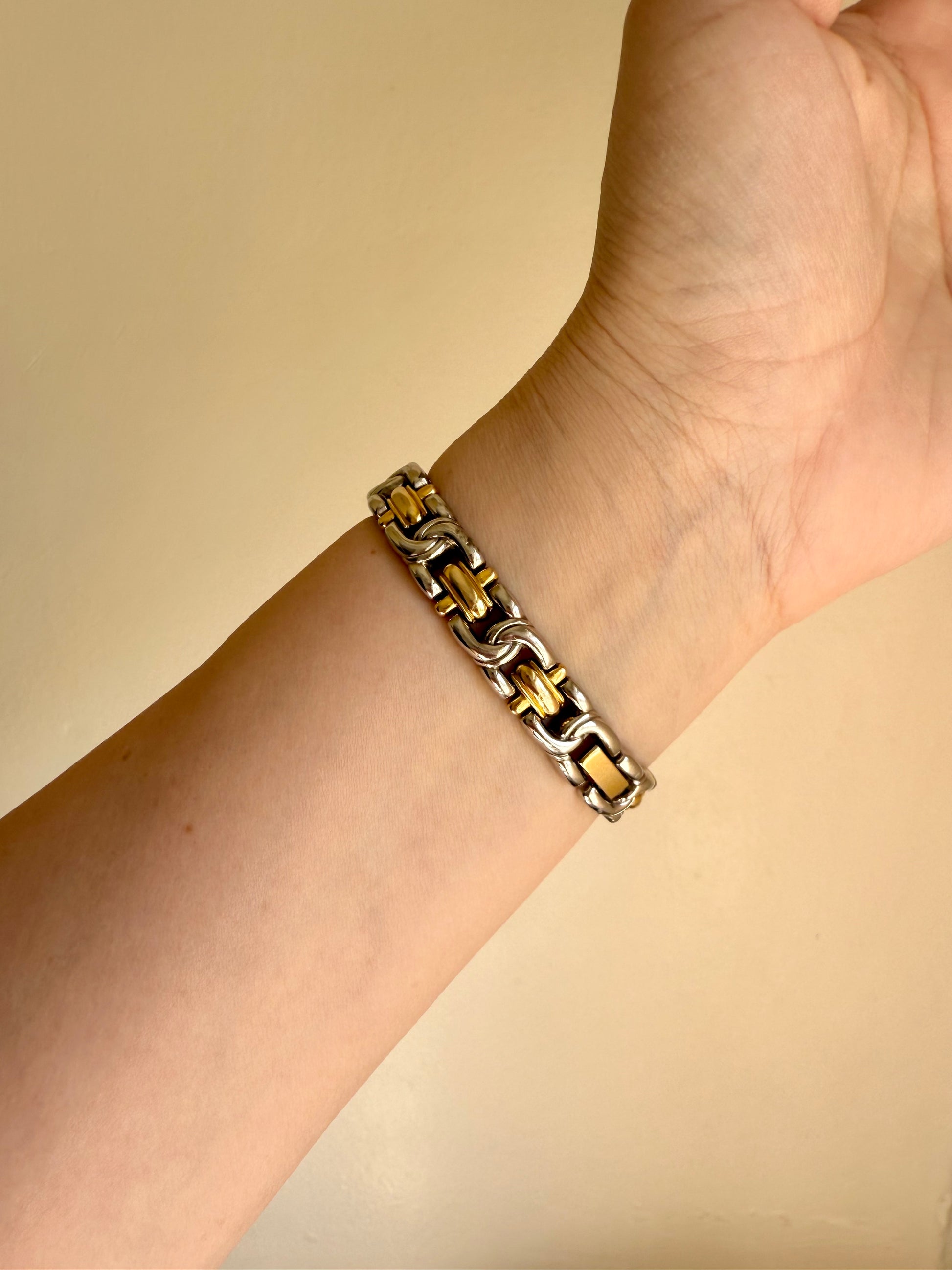 Seiko Quartz Vintage Two Tone Bracelet Watch (Good Condition)