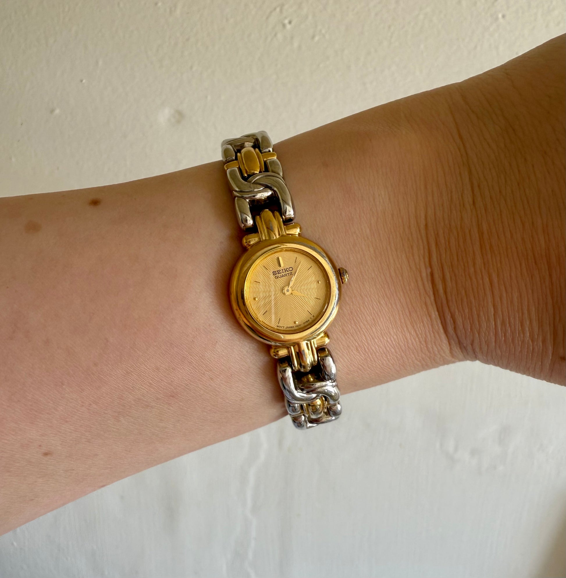 Seiko Quartz Vintage Two Tone Bracelet Watch (Good Condition)