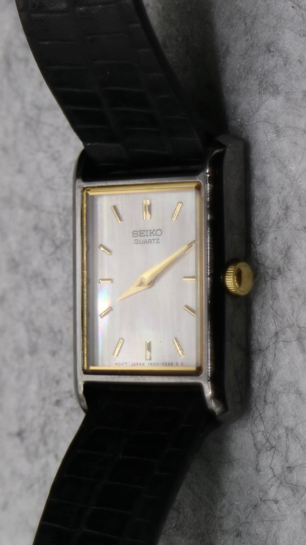 Seiko Quartz Vintage Mother of Pearl Dial/Gunmetal Tone Bezel Tank Watch