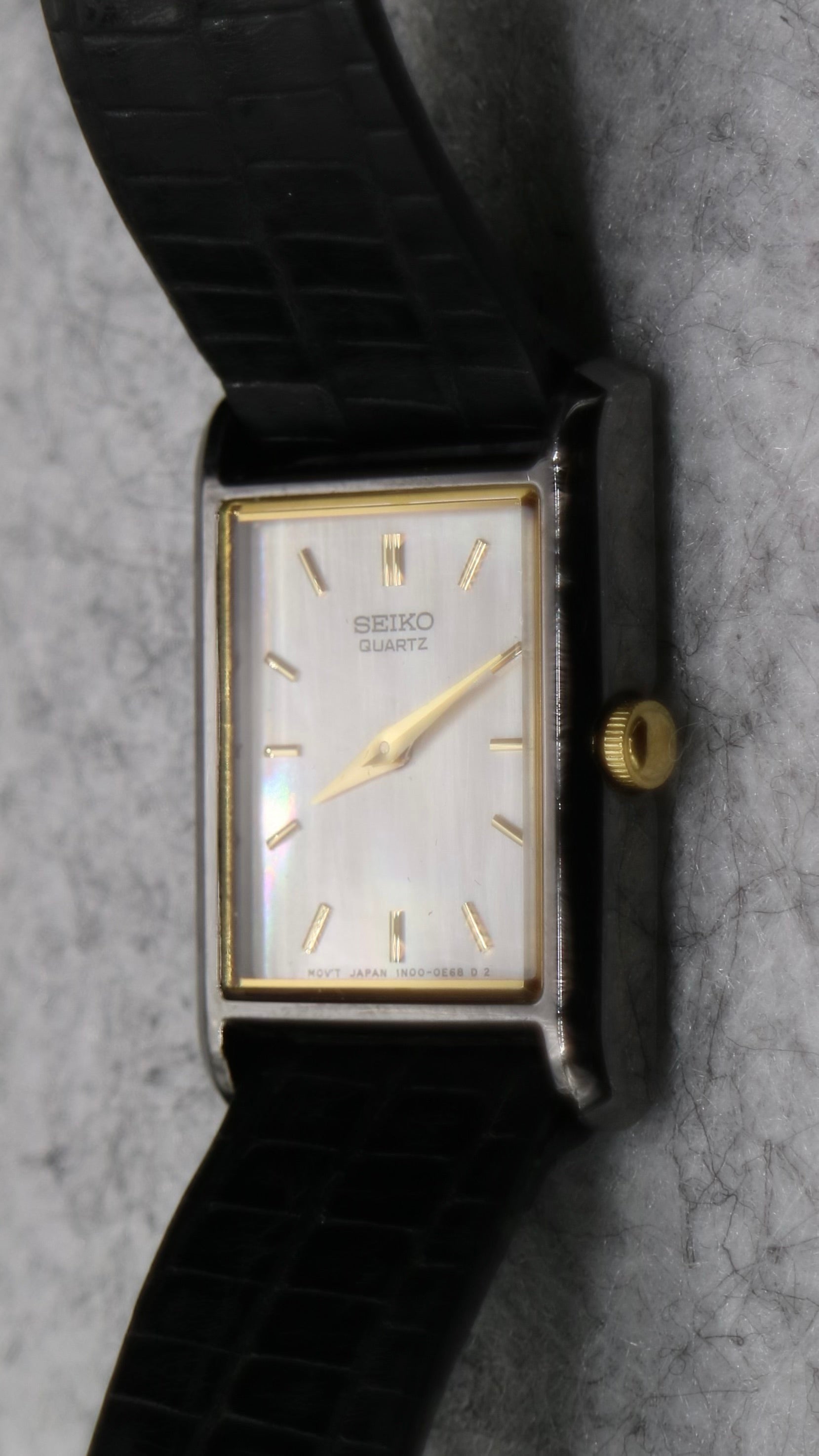 Seiko Quartz Vintage Mother of Pearl Dial/Gunmetal Tone Bezel Tank Watch