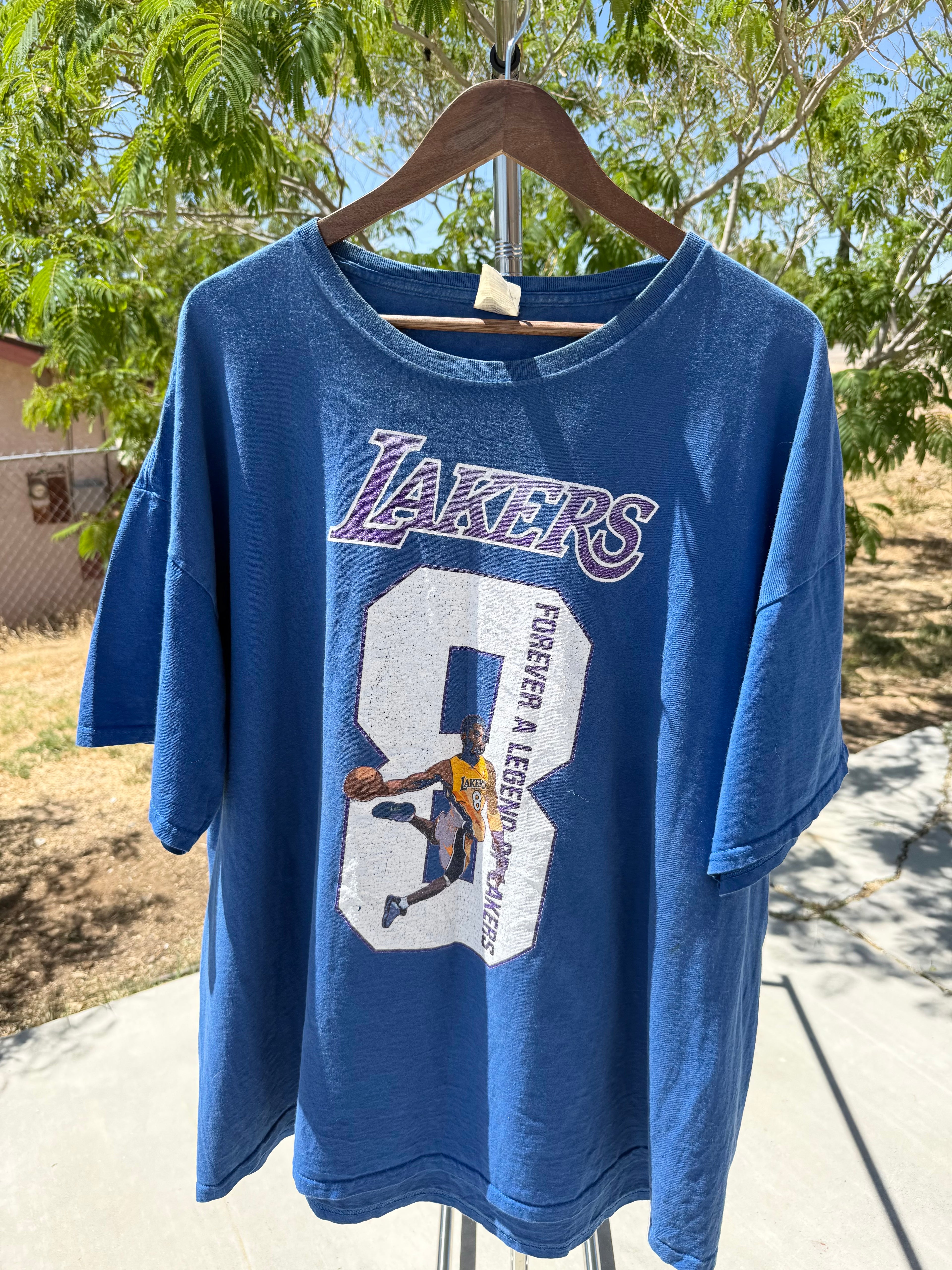 Vintage Y2K Kobe Bryant #8 Lakers "Forever a Legend" Graphic Tee