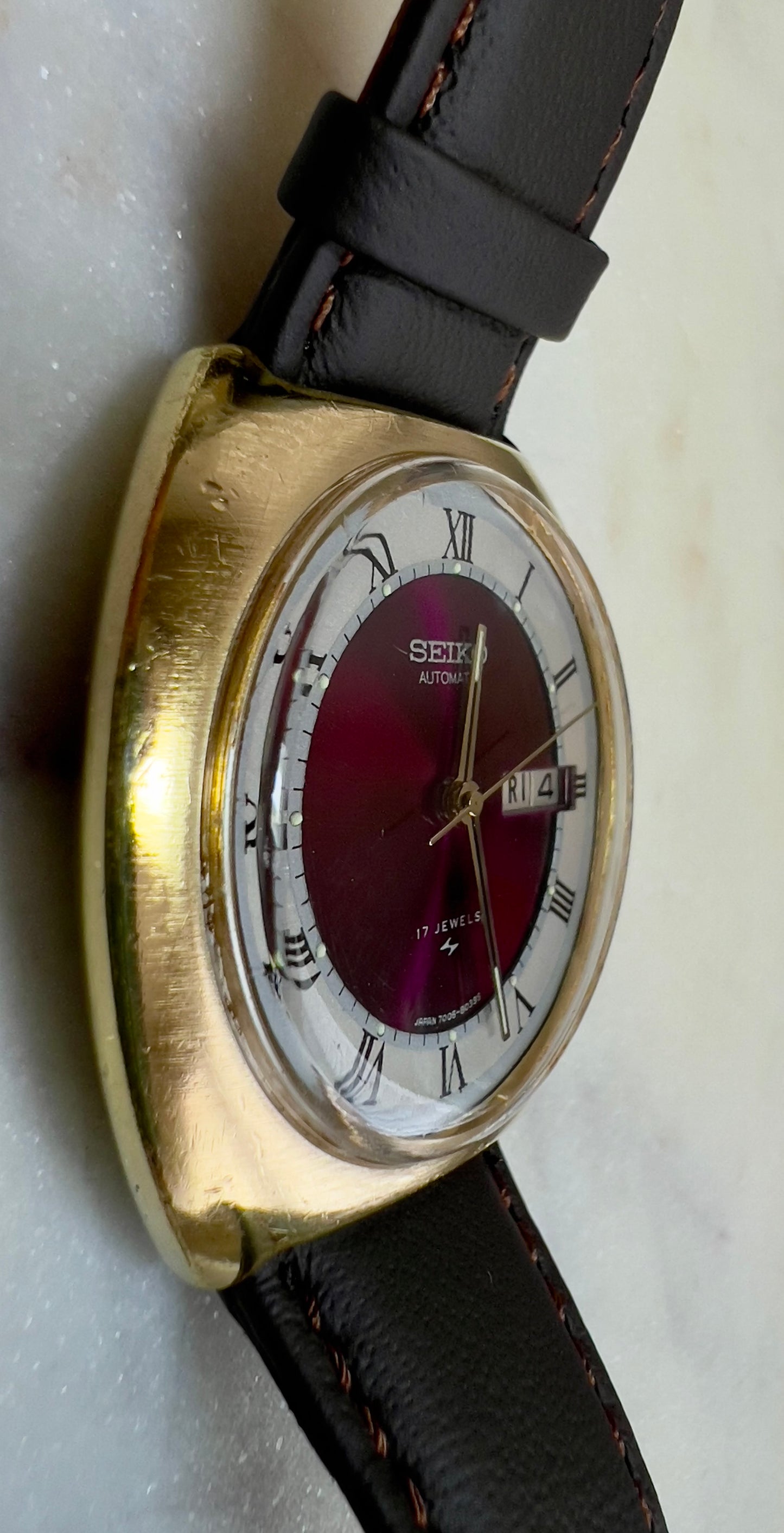 1971 SEIKO Vintage Automatic Watch Burgundy Sunburst Roman Men's Seiko 7006-8029