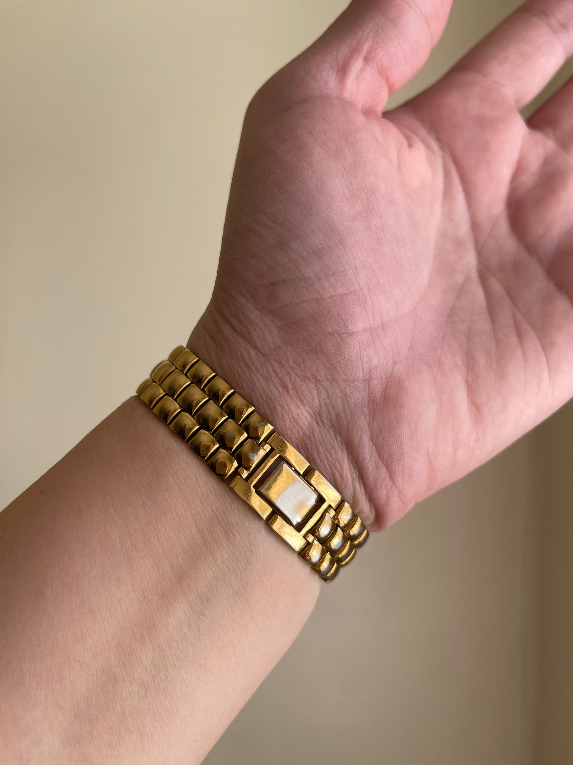 Seiko Vintage Women's Gold Tone Rectangle Watch with Gold Dial - New Battery