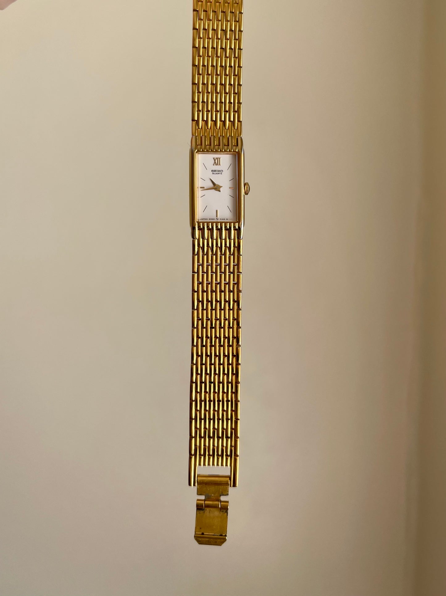 Seiko Vintage Gold Tone Women's Watch with White Dial - New Battery (Near Mint)