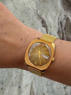 1970s Helbros Day-Date Invincible 17 Jewel Mechanical Watch